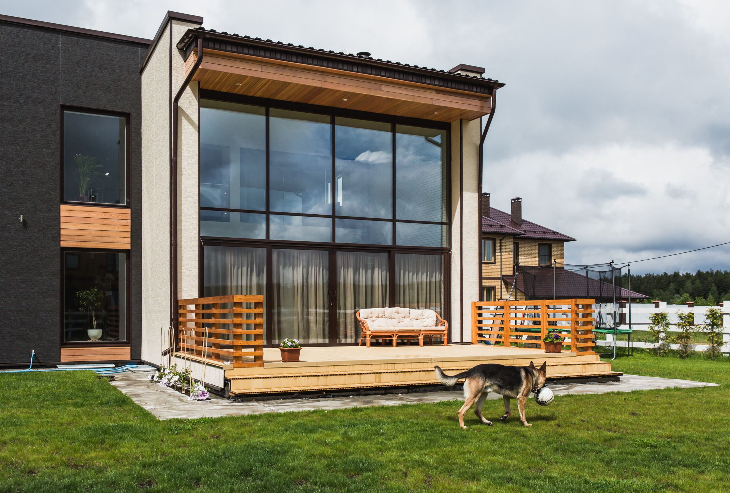 В гостях: Дом у озера