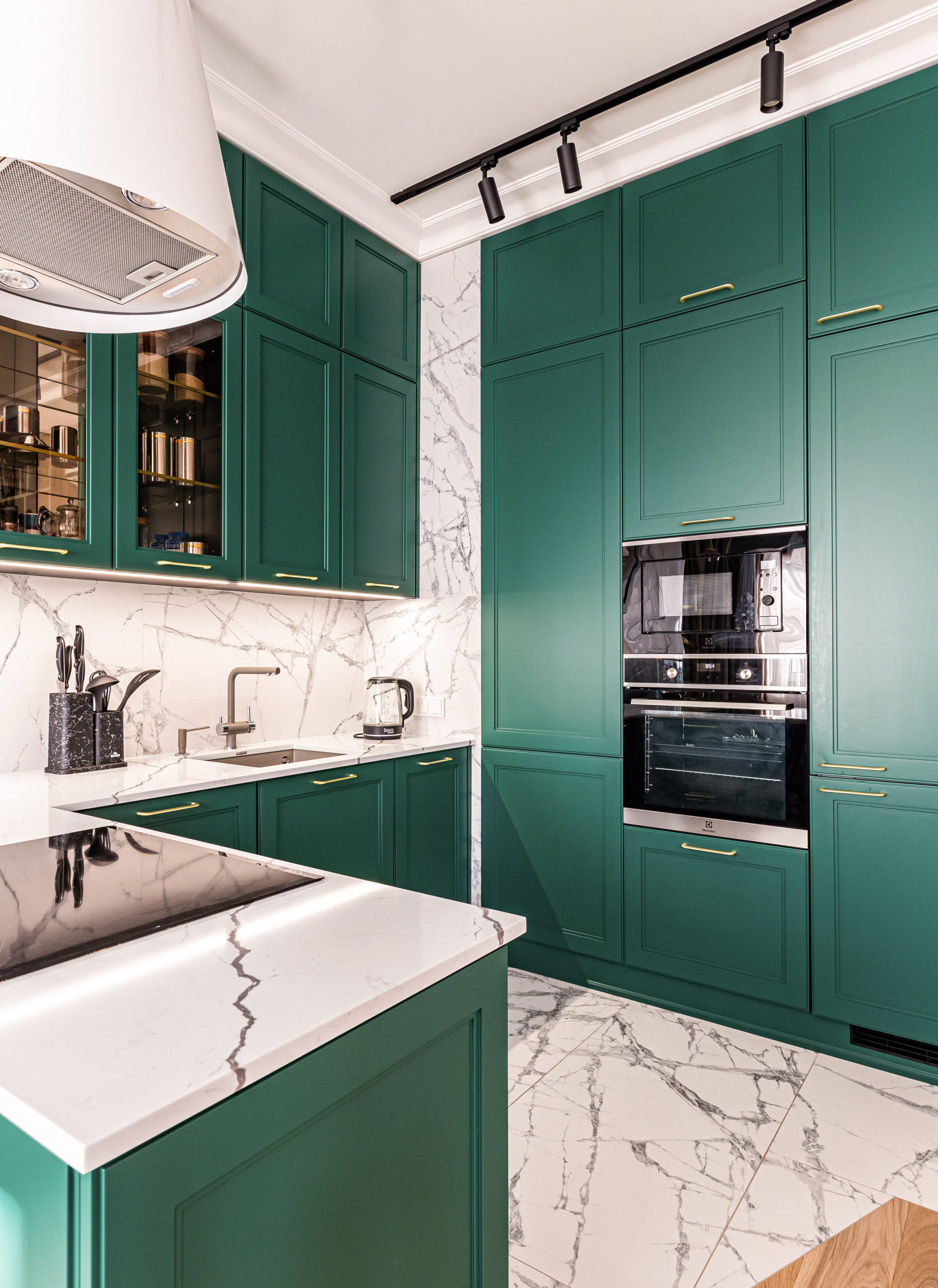 Поиск планировки: Квартира для семейной пары и кота [6 планов]