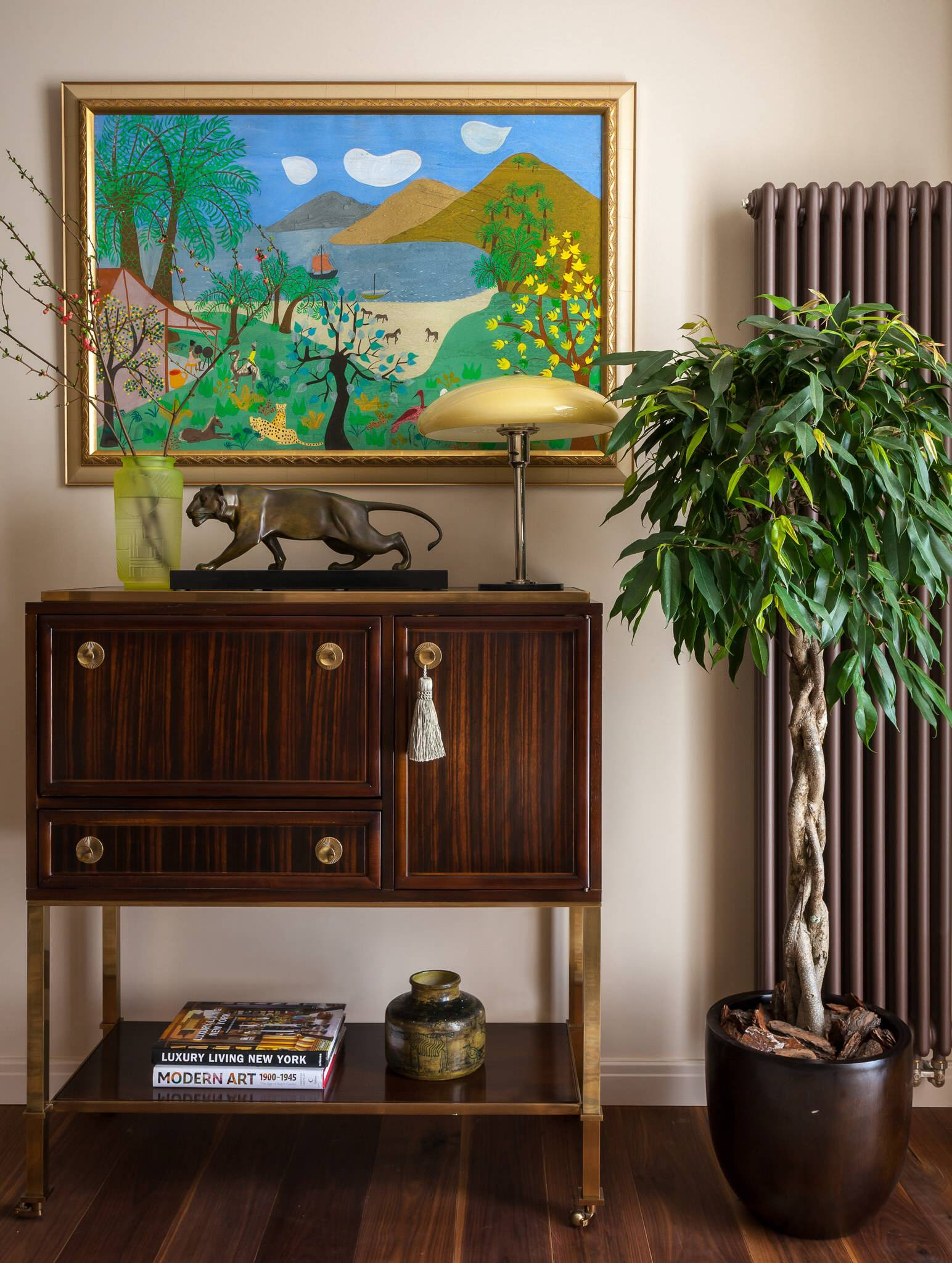 Houzz тур: Квартира с комодом эпохи ар деко и мотивом Эркюля Пуаро