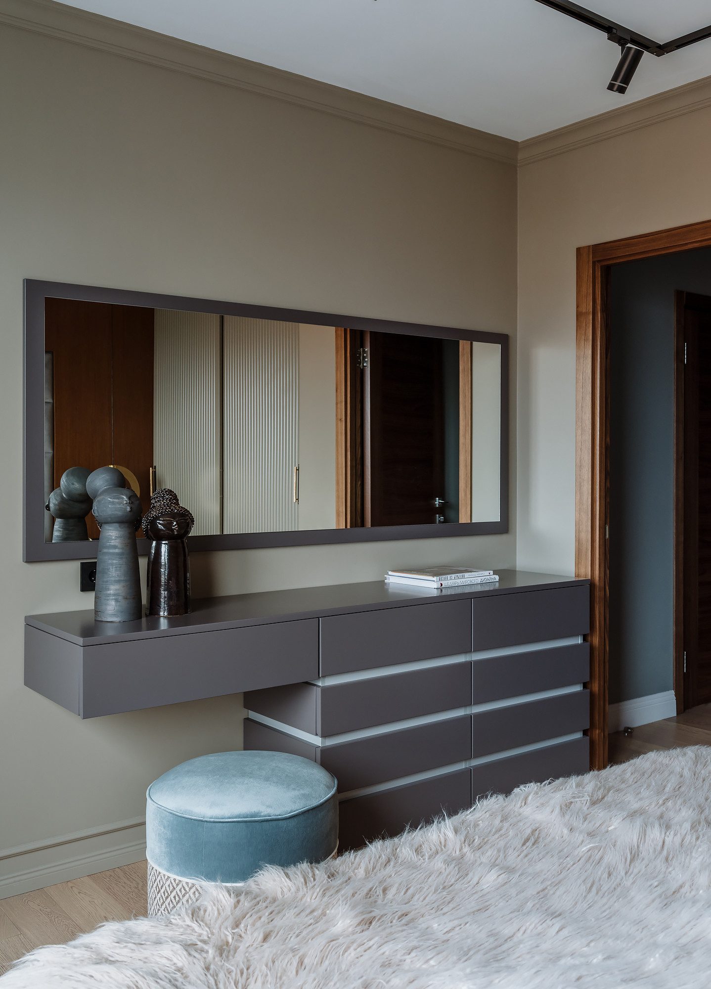 Houzz тур: Квартира с изумрудным диваном