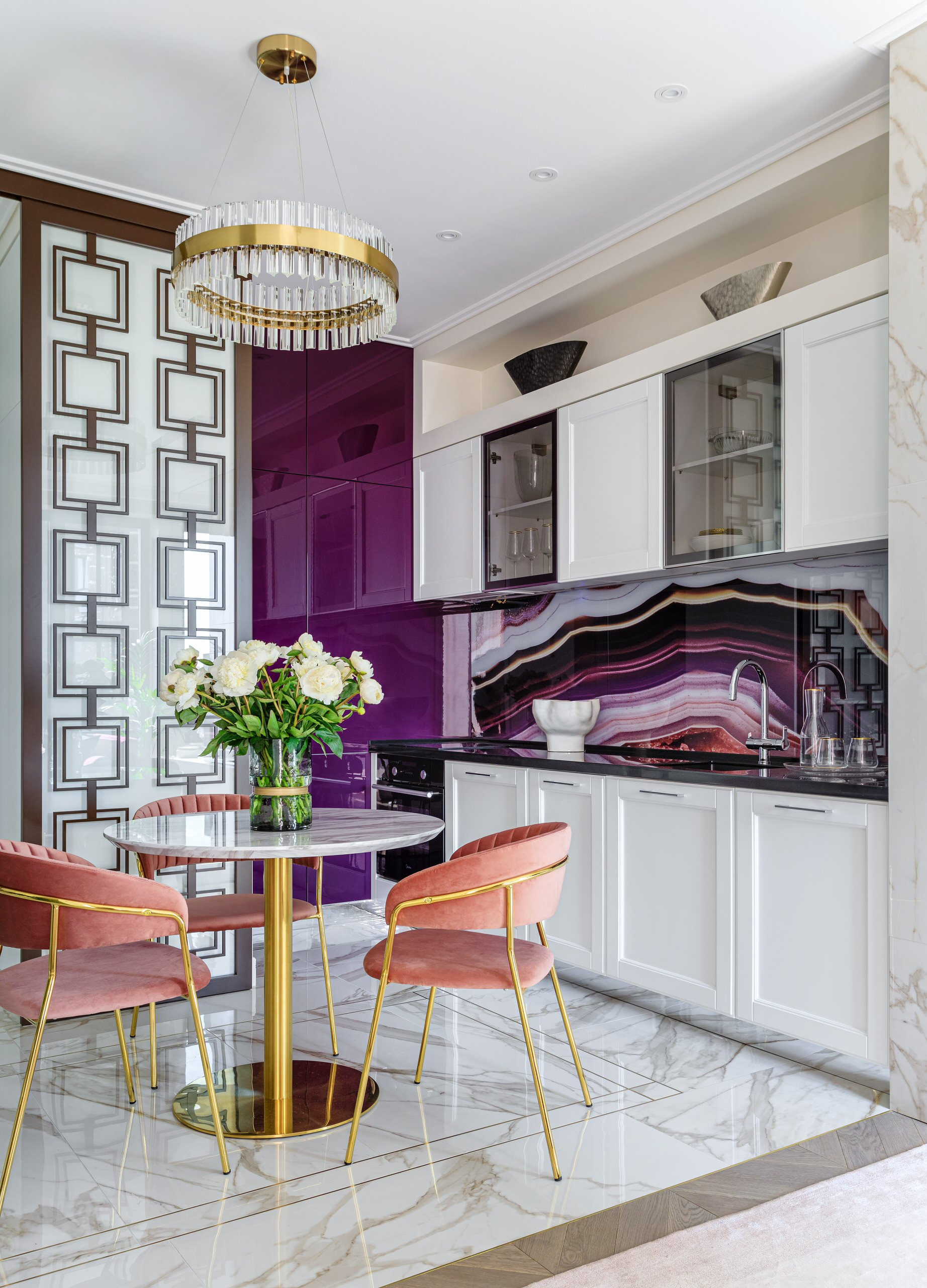 «Классика» за 200–300 тысяч ₽ — сравним три сметы на гарнитуры