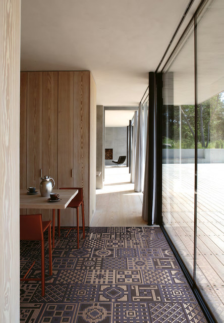 Вопрос: Как выбрать укладчика плитки