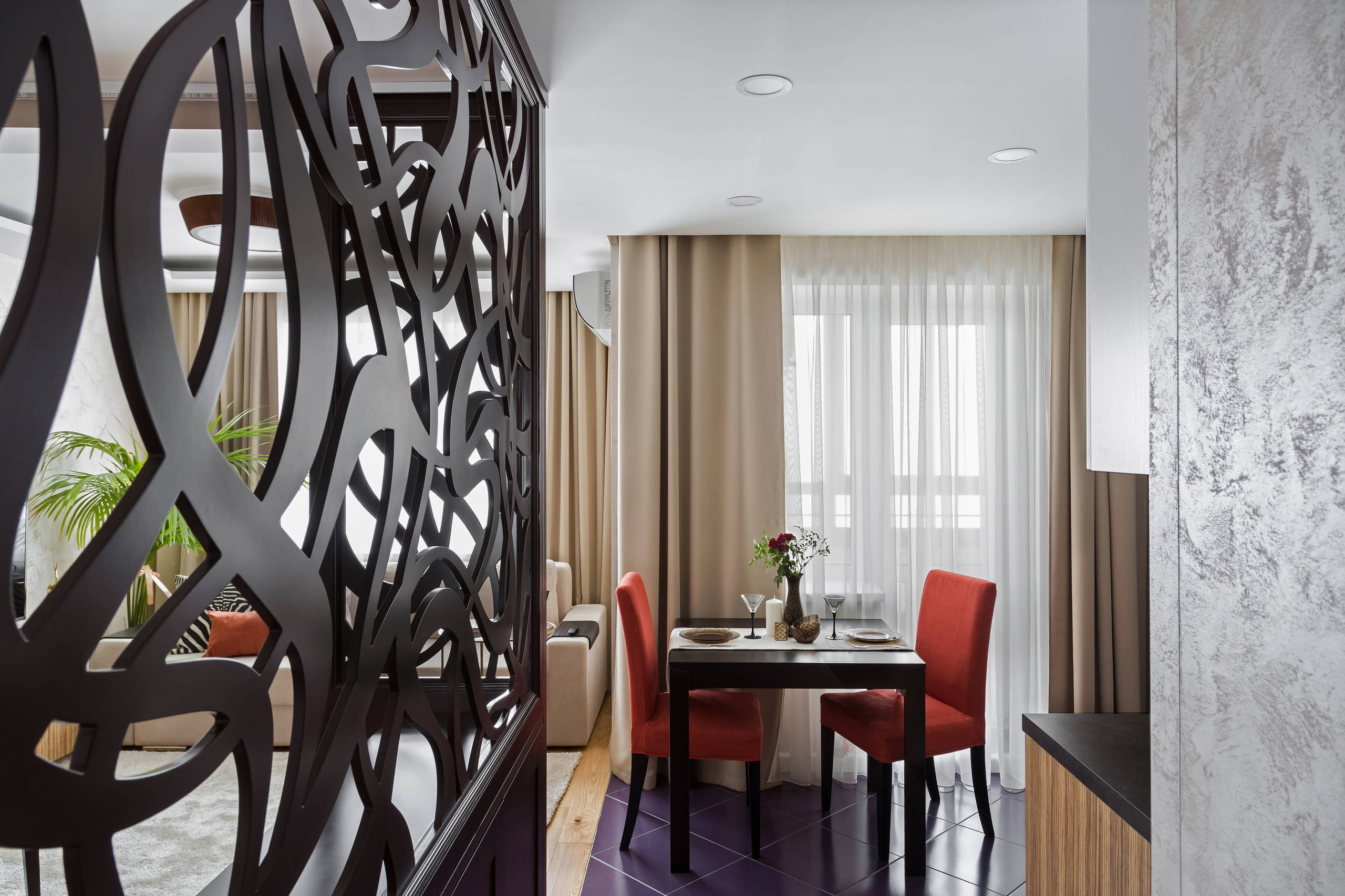 Есть задача: Спальня в гостиной