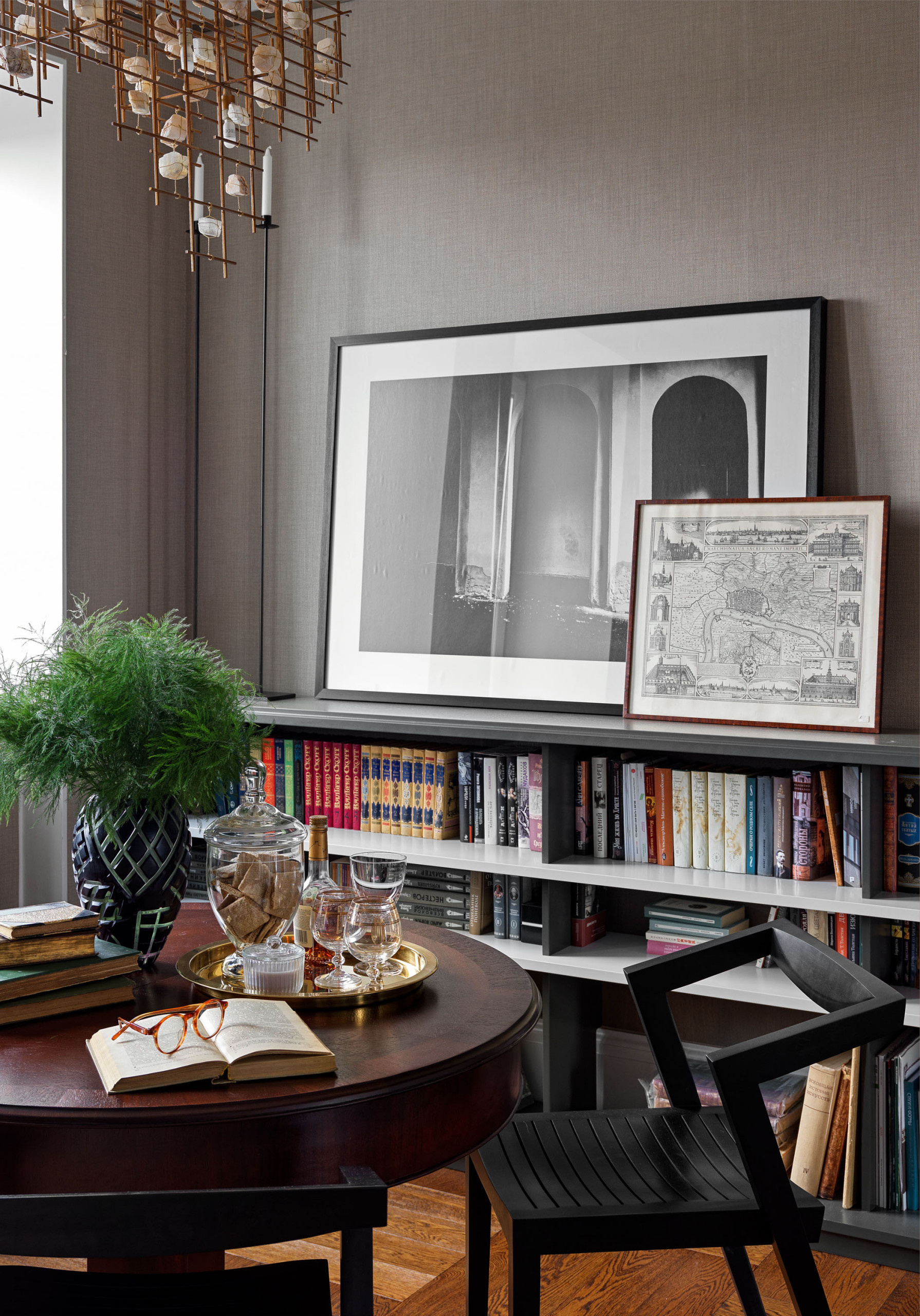 В гостях: Интерьер с колоннами в Соцгороде Казани