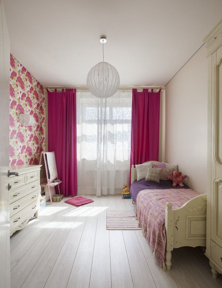 Houzz тур: Смелые обои и ванна-будуар в квартире нестандартной формы