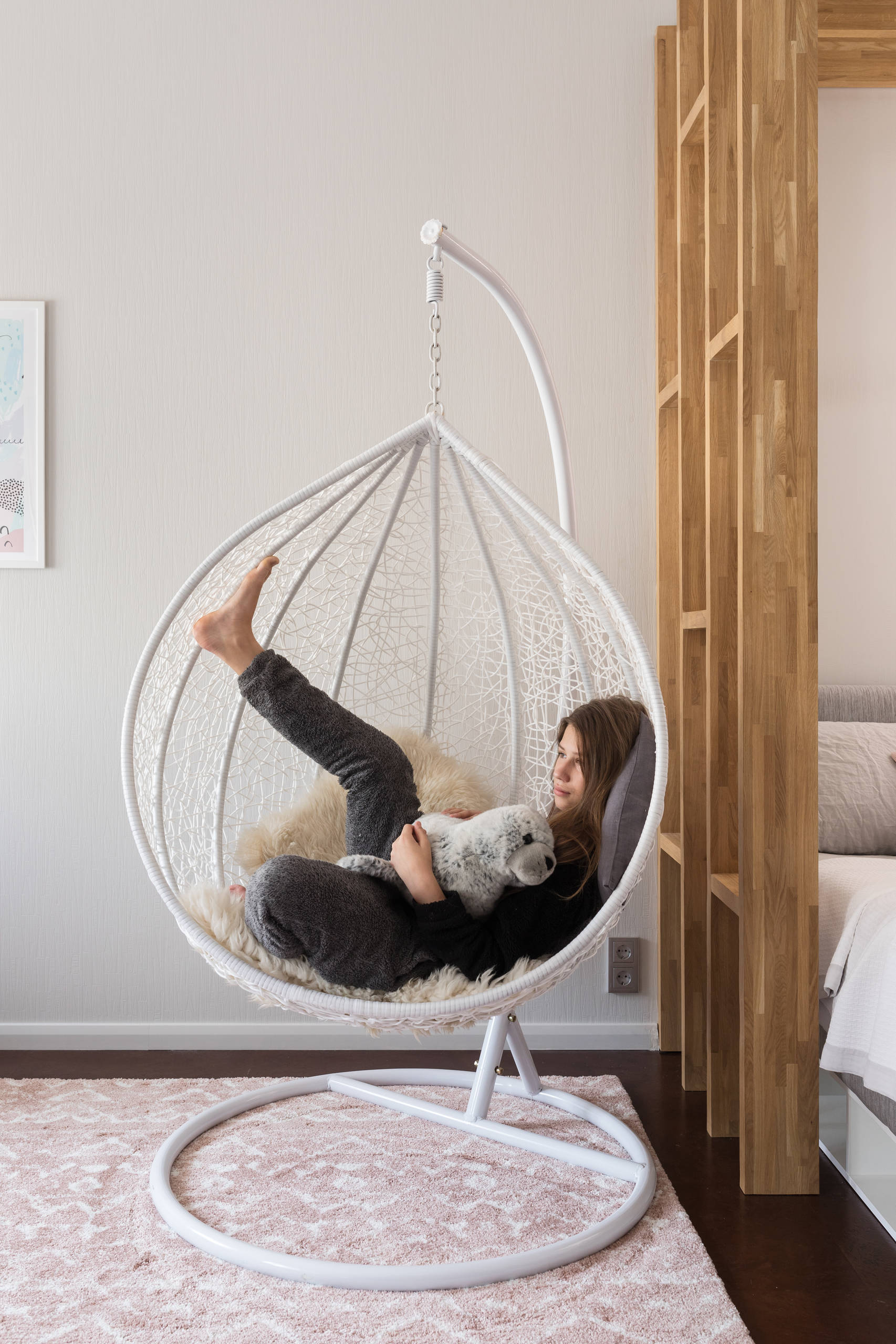 Есть решение: Куда поставить кровать в детской