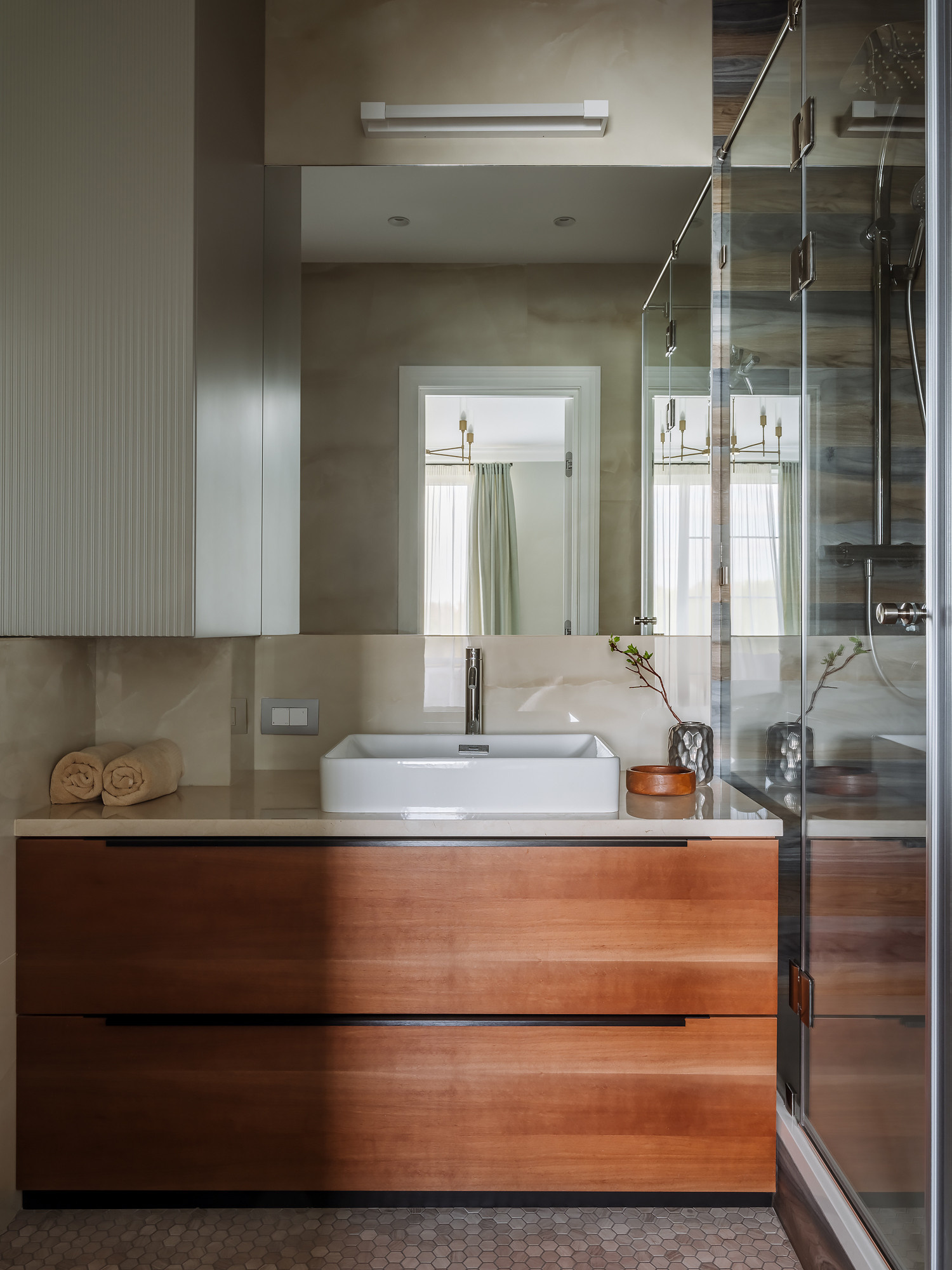 Houzz тур: Квартира с «космической» детской и зеленым диваном