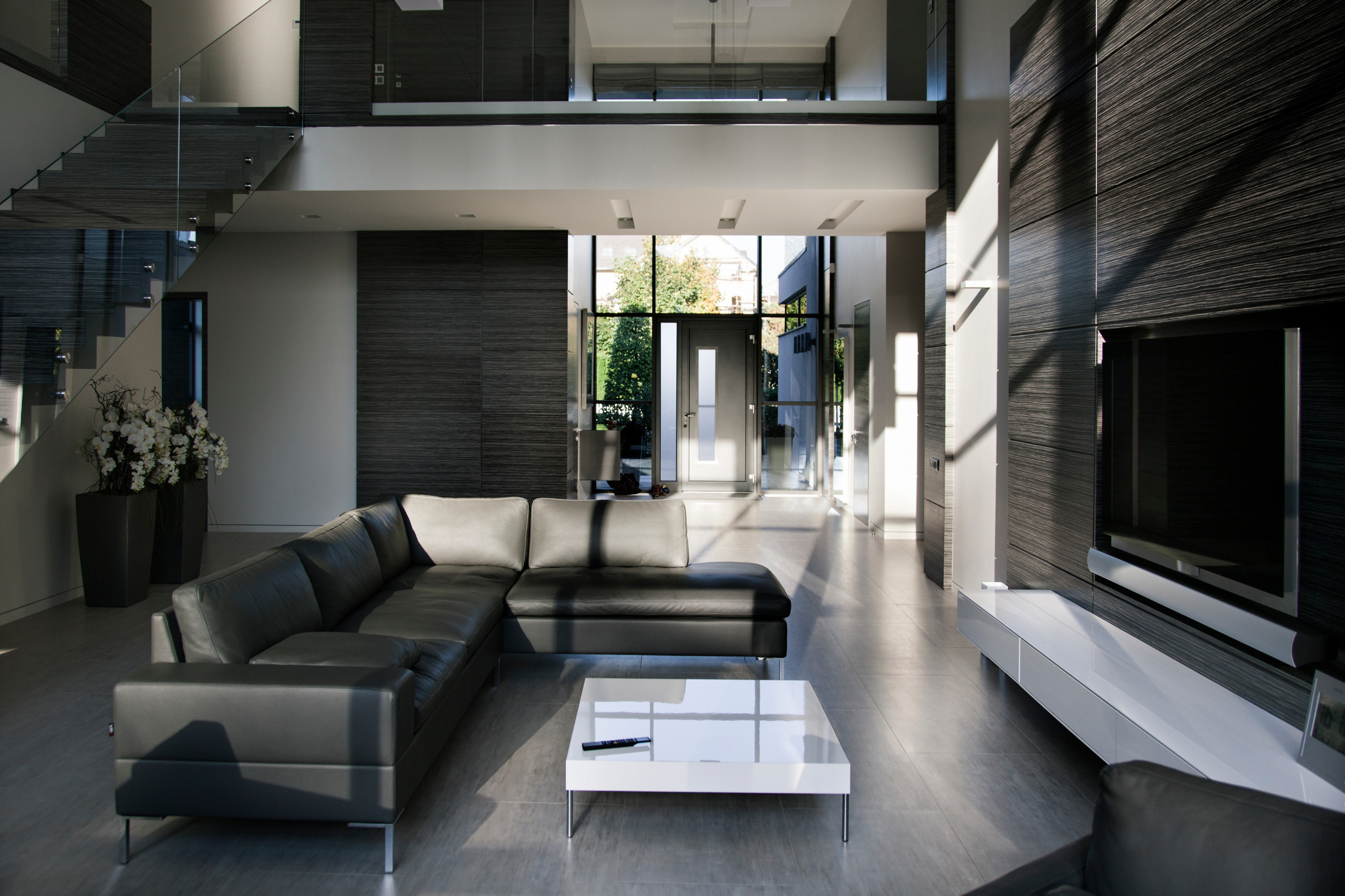 В гостях: Минимализм в Подмосковье, где сад интегрирован в дом