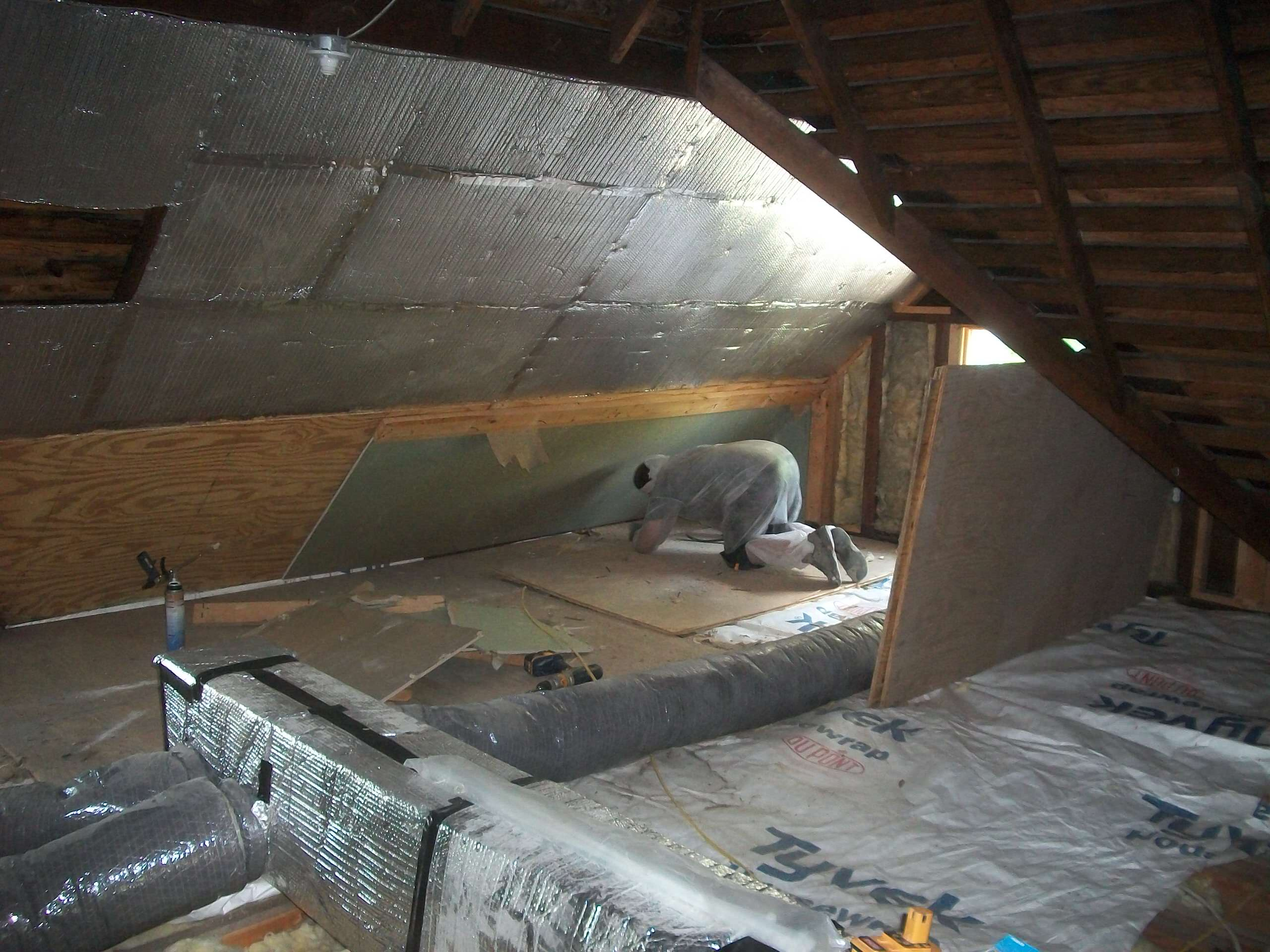 Как правильно: Утеплить крышу, чтобы она не «плакала»