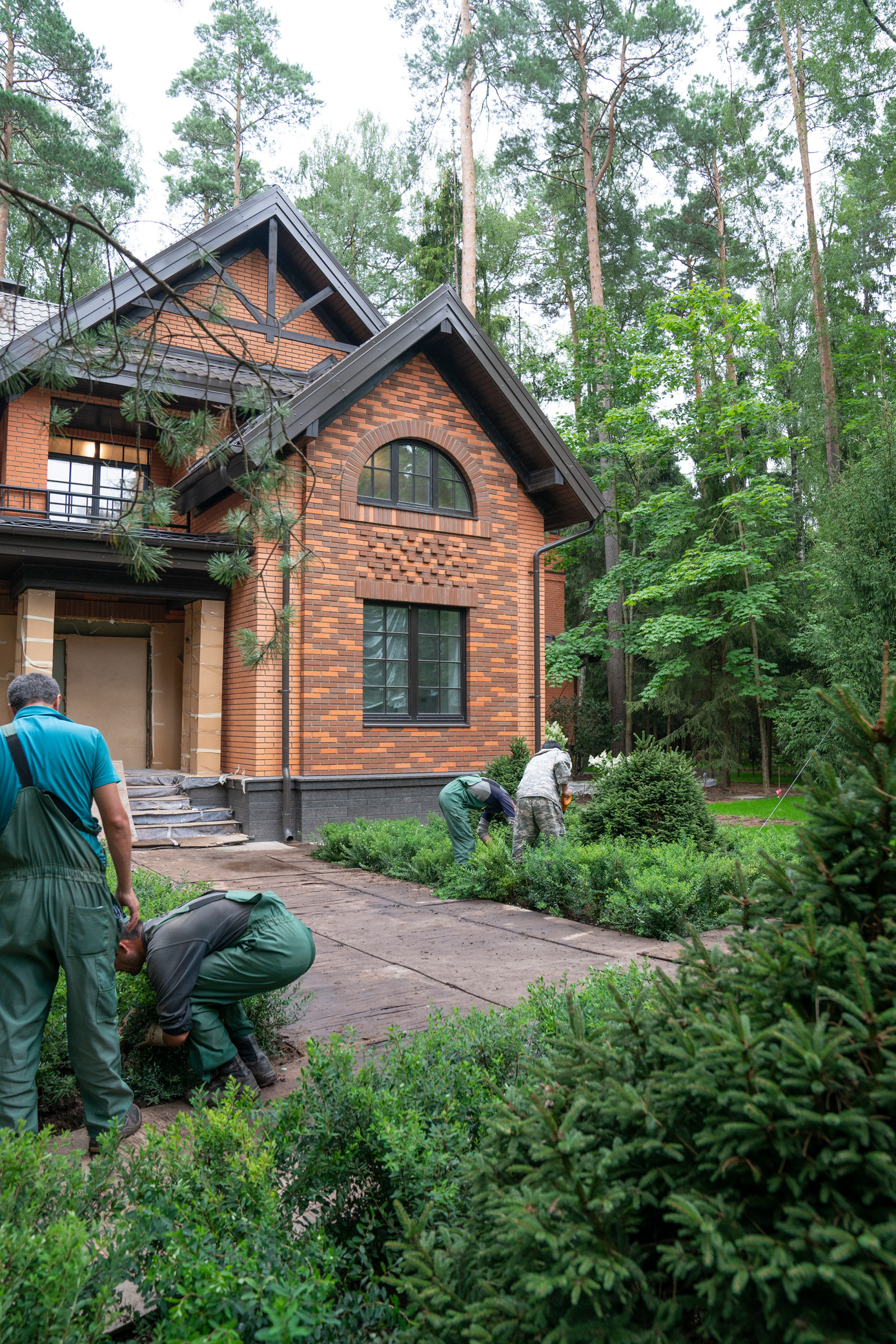 Таймлайн: 9 месяцев на реновацию сада 45 соток в английском стиле