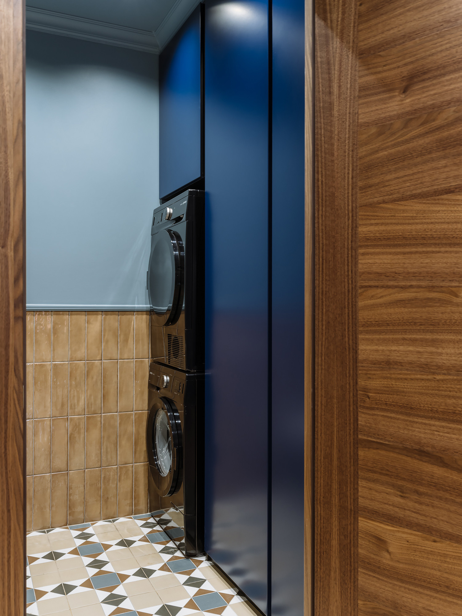 Houzz тур: Квартира с изумрудным диваном