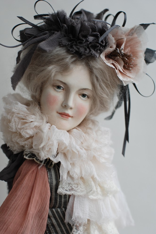 В гостях: Яркая квартира и мастерская художницы по куклам