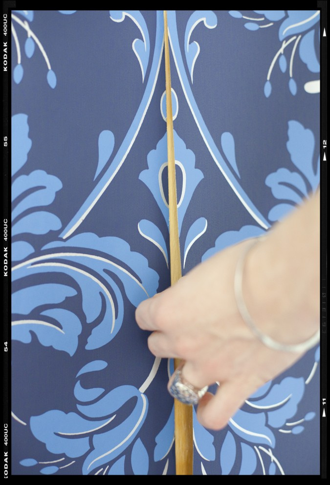 Инструкция Houzz: Как клеить бумажные обои правильно