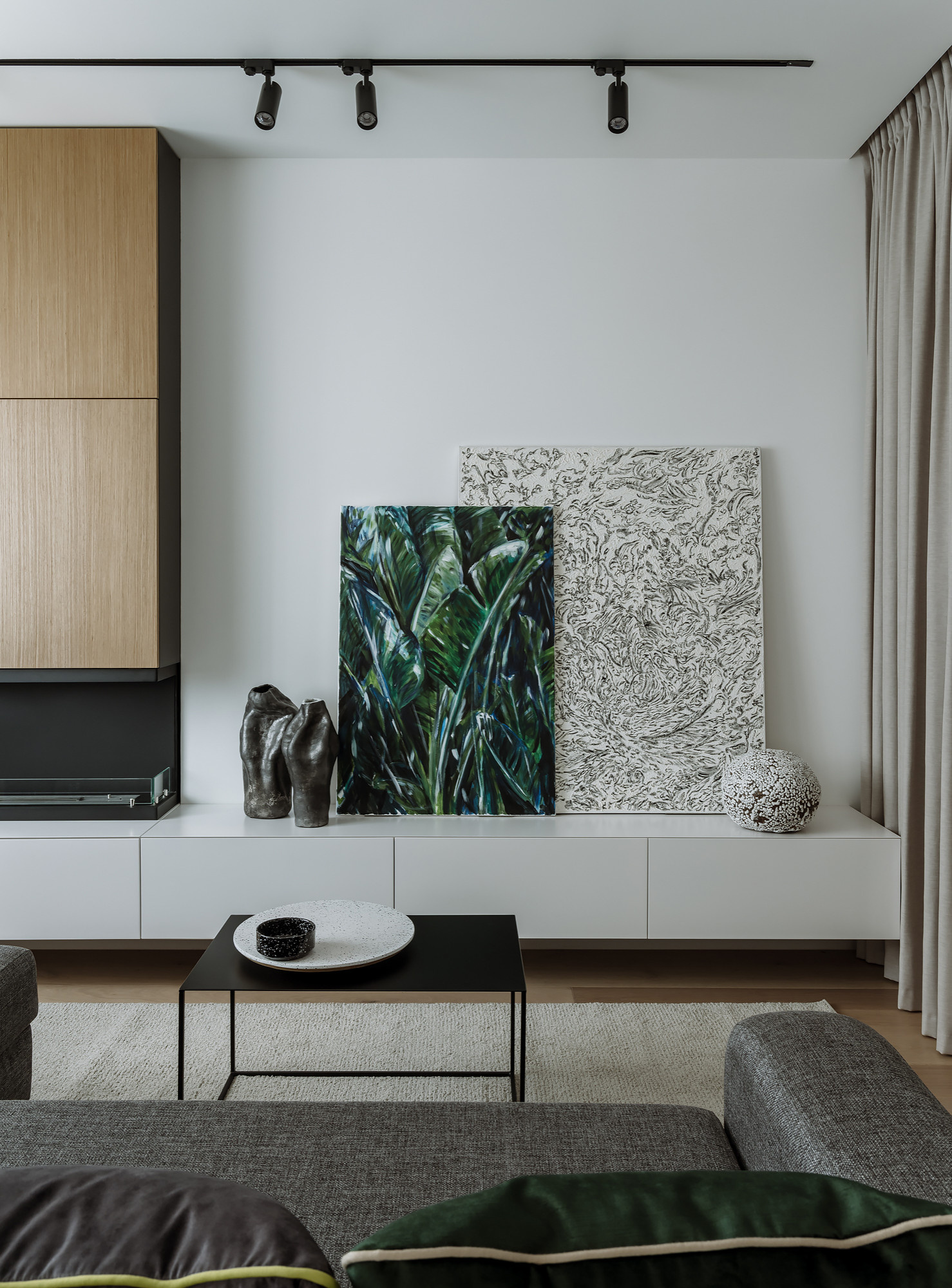 Houzz тур: Строгая квартира для мамы с дочкой