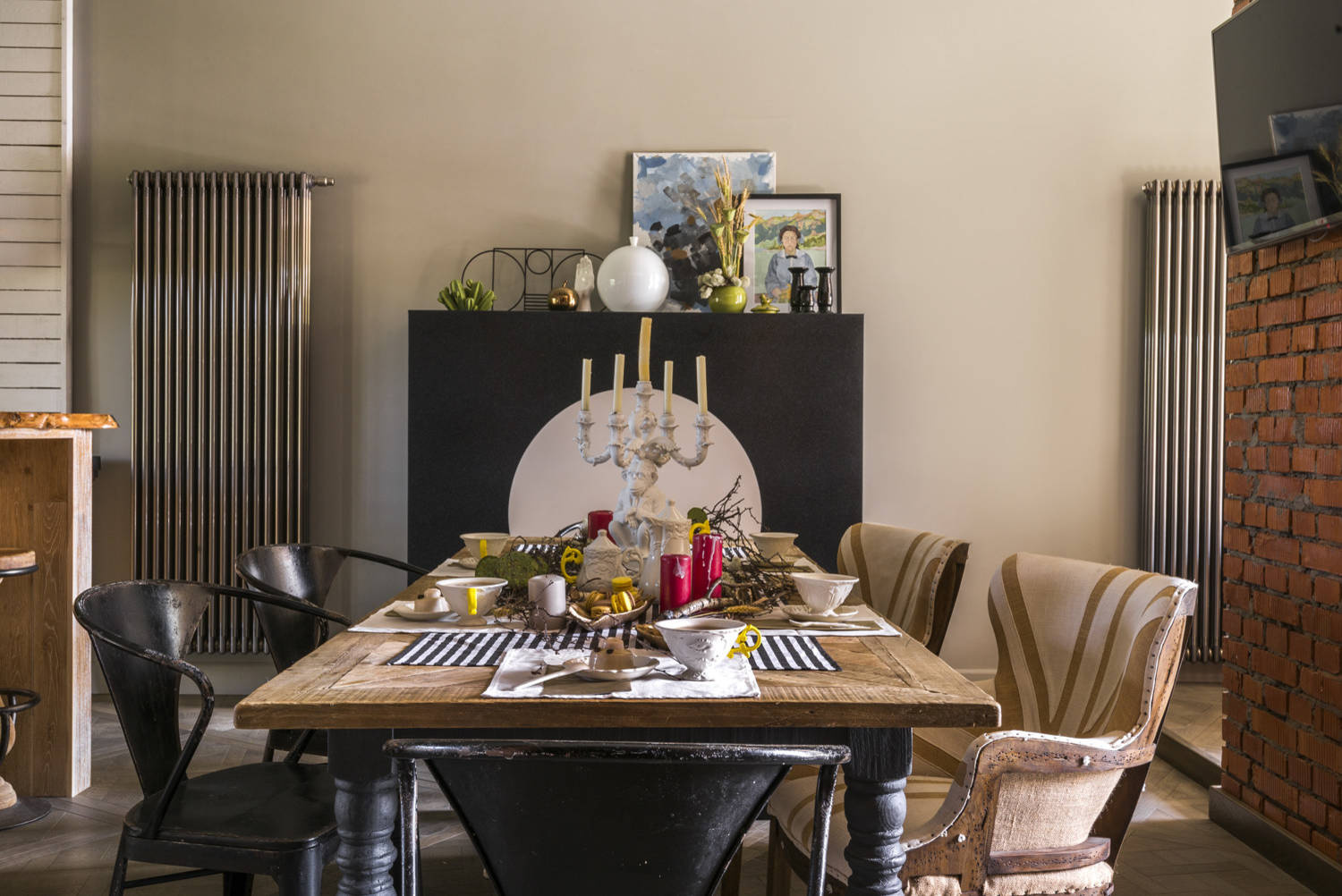 В гостях: Дом с гигантской Эйфелевой башней — камином