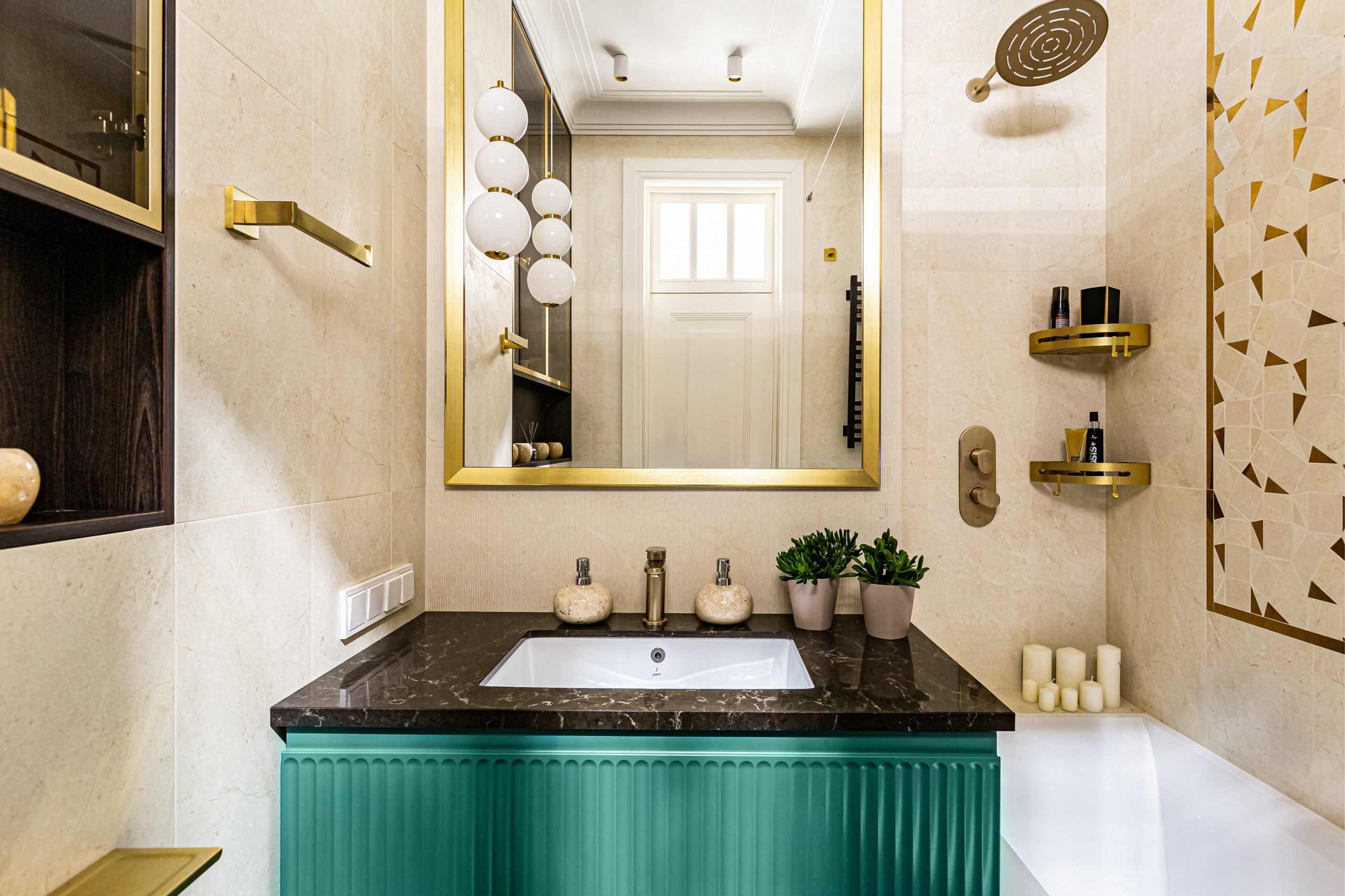 Поиск планировки: Квартира для семейной пары и кота [6 планов]