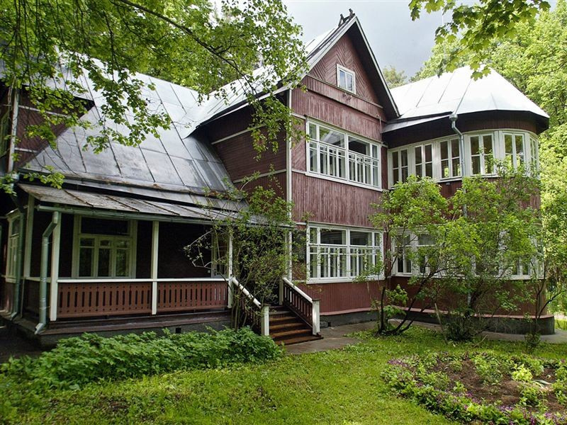 Русская дача: От императорских коттеджей до фазенды на шести сотках