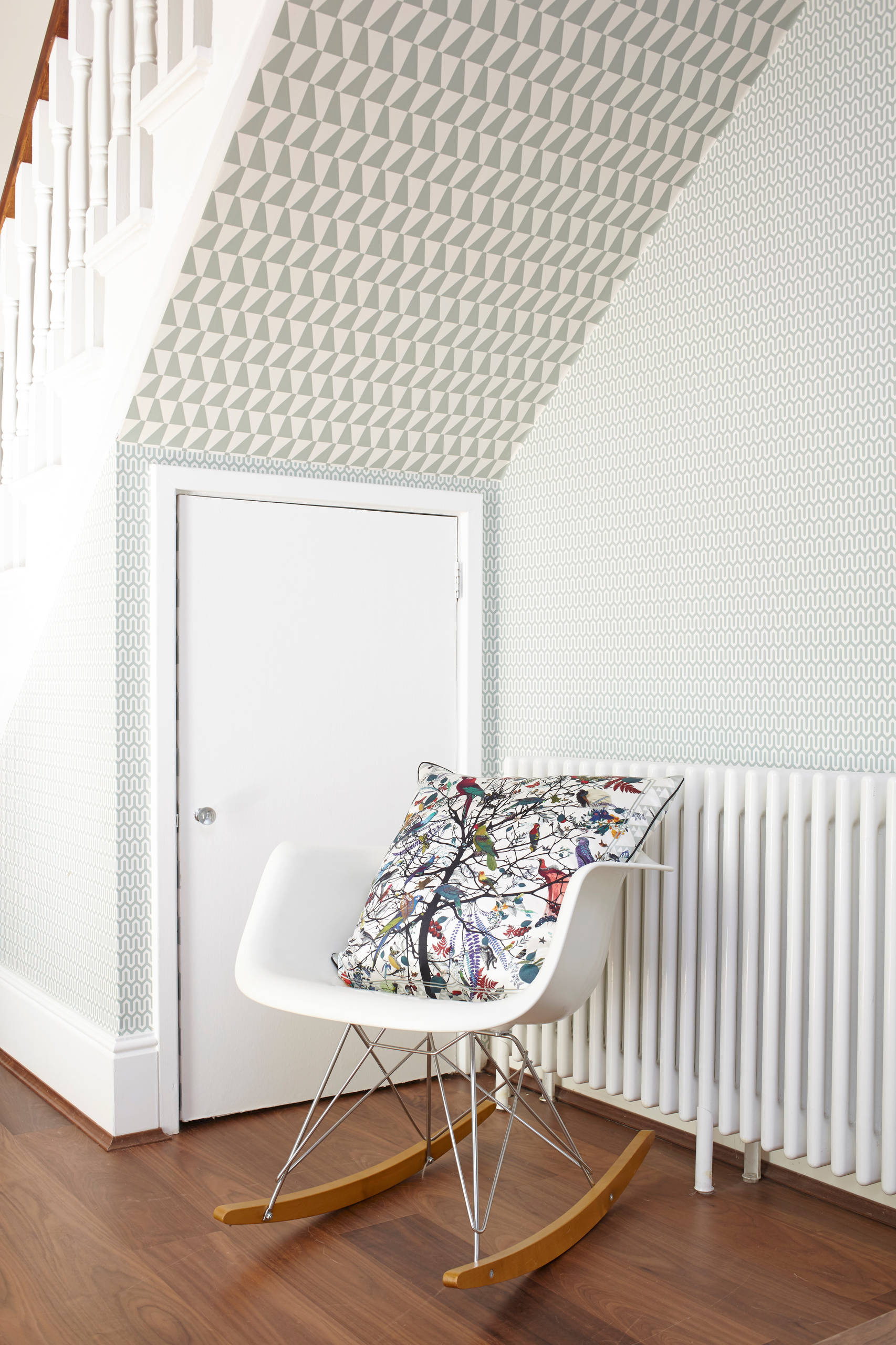 Просто фото: Хранение под лестницей — 23 идеи со всего мира