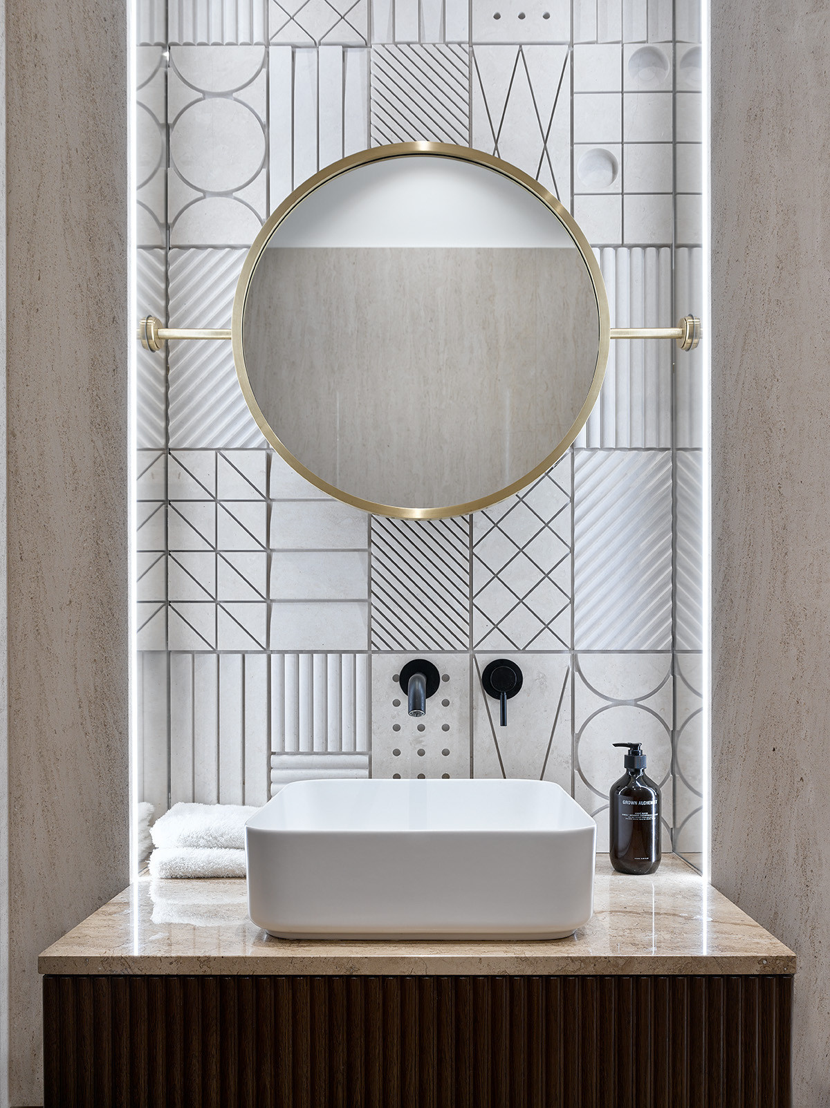 Тренд: Санузлы в «осенних» тонах — 16 фото