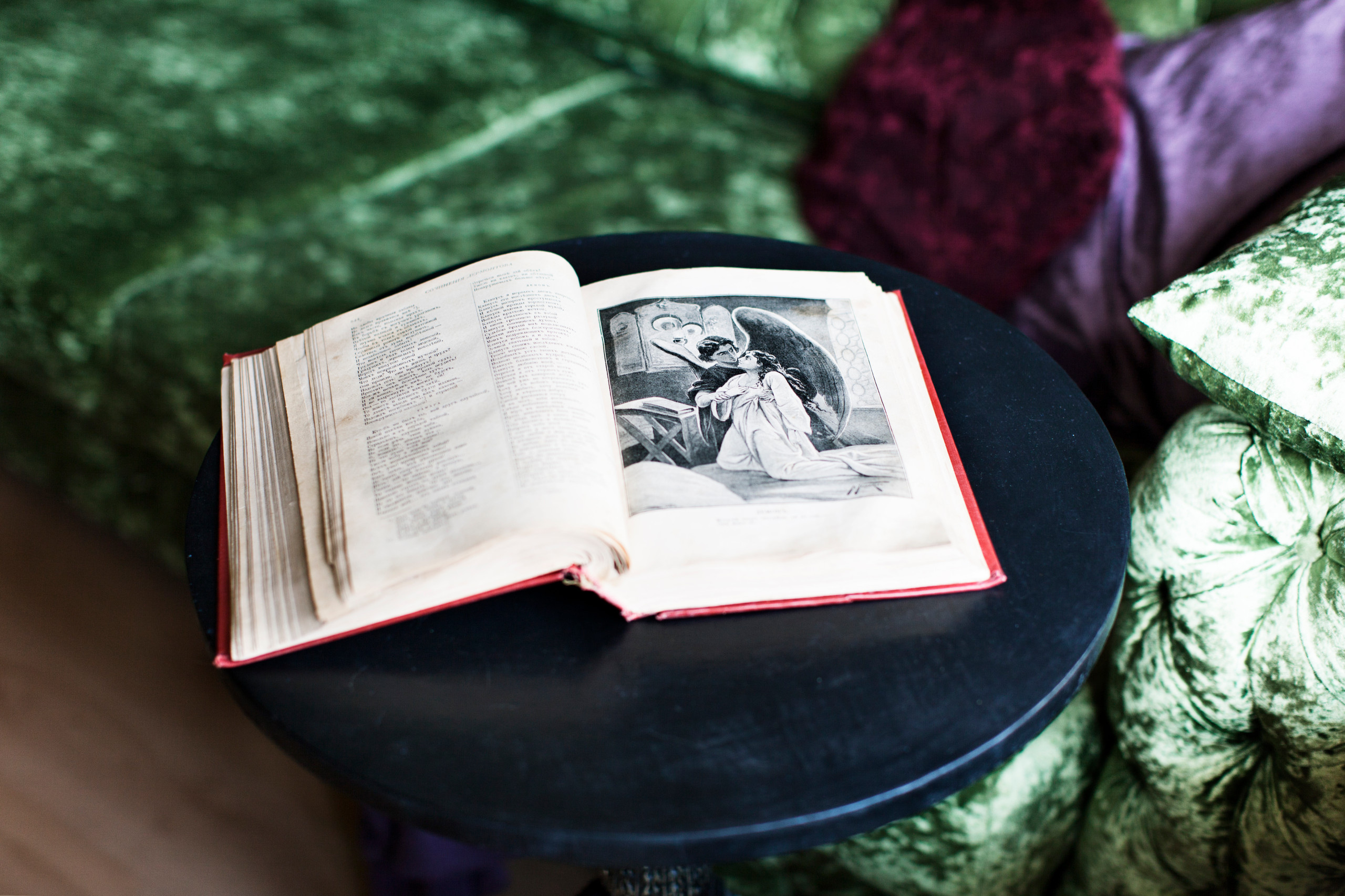 В гостях: Квартира культуролога с котами и антиквариатом