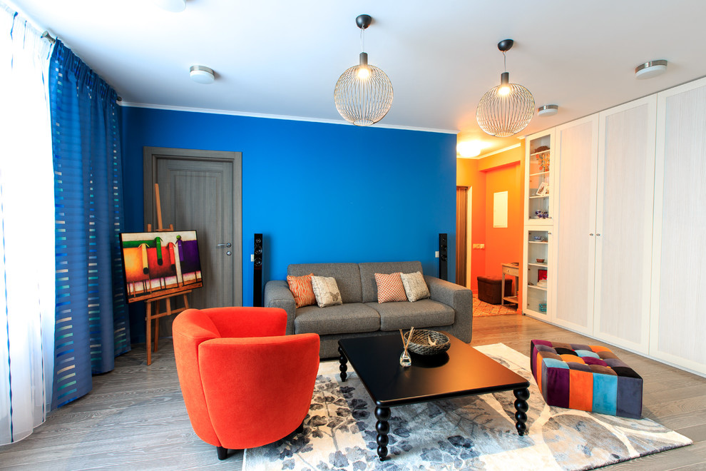 Houzz тур: Квартира в синих и оранжевых тонах в московской сталинке