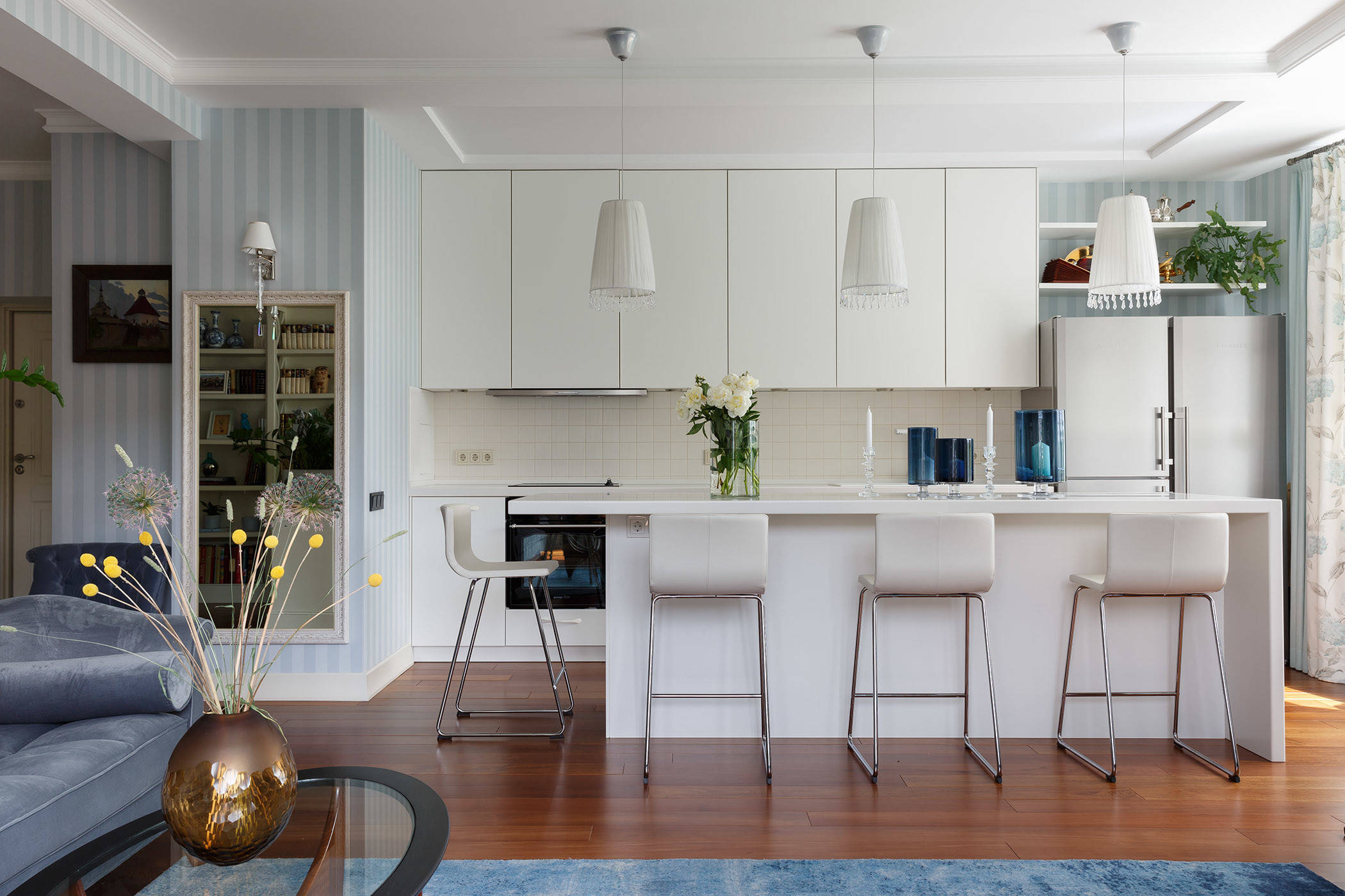 Как правильно: Обыграть вентиляционный короб на кухне