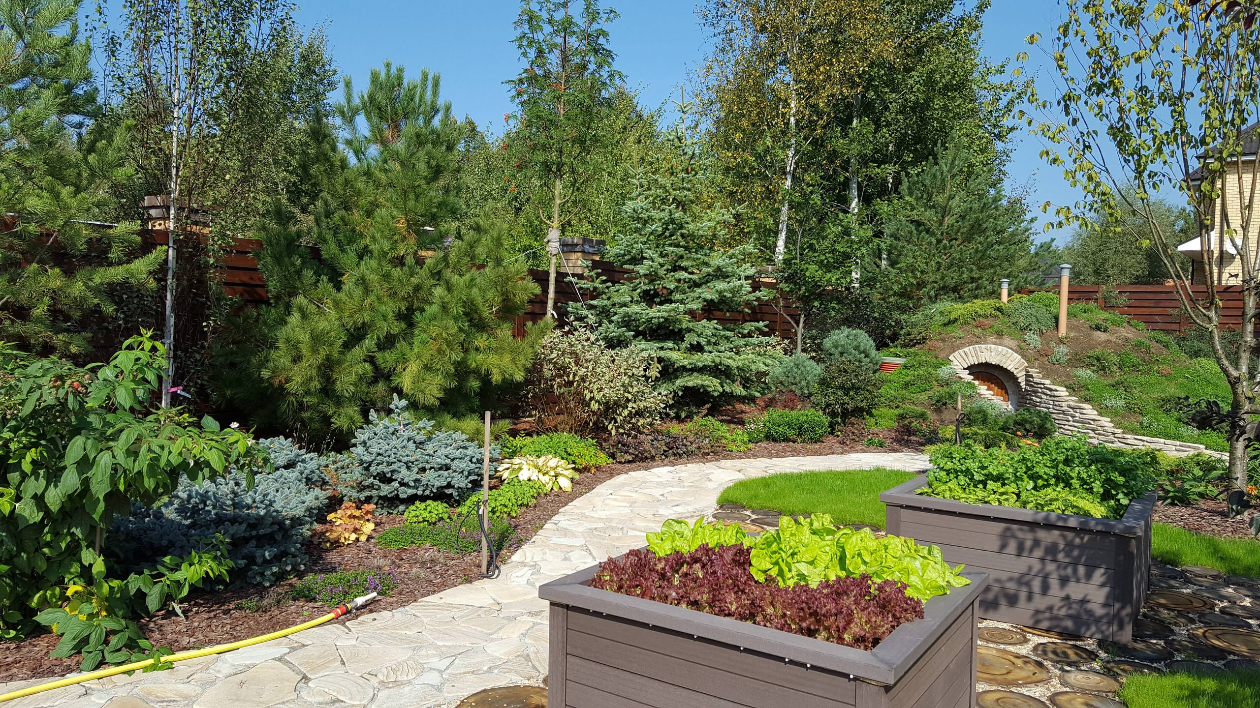 Как правильно: Расположить огород в саду