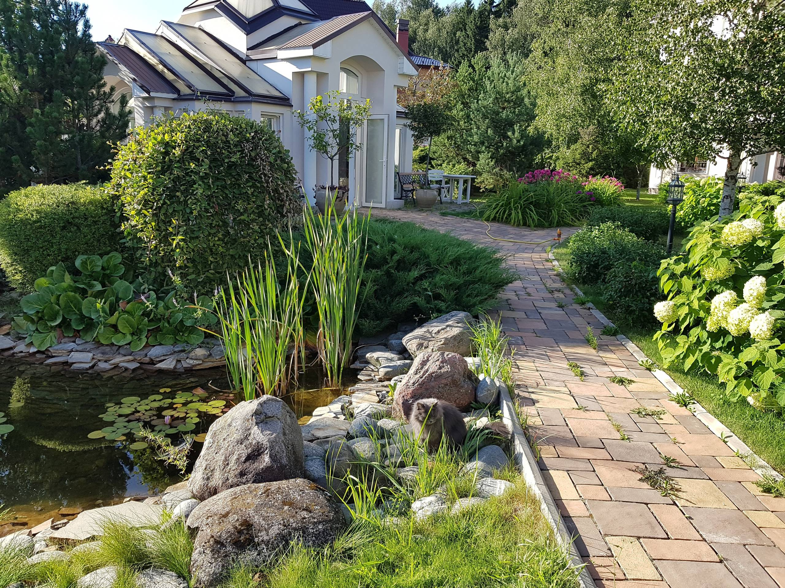 Проект недели: «Итальянский» сад с расписной лоджией при гараже