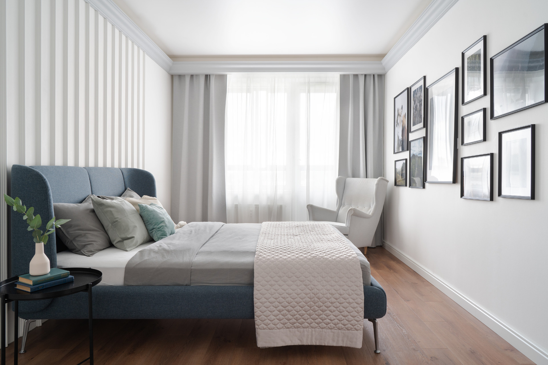 В гостях: Квартира с зеркалом XIX века и мини-садом на балконе