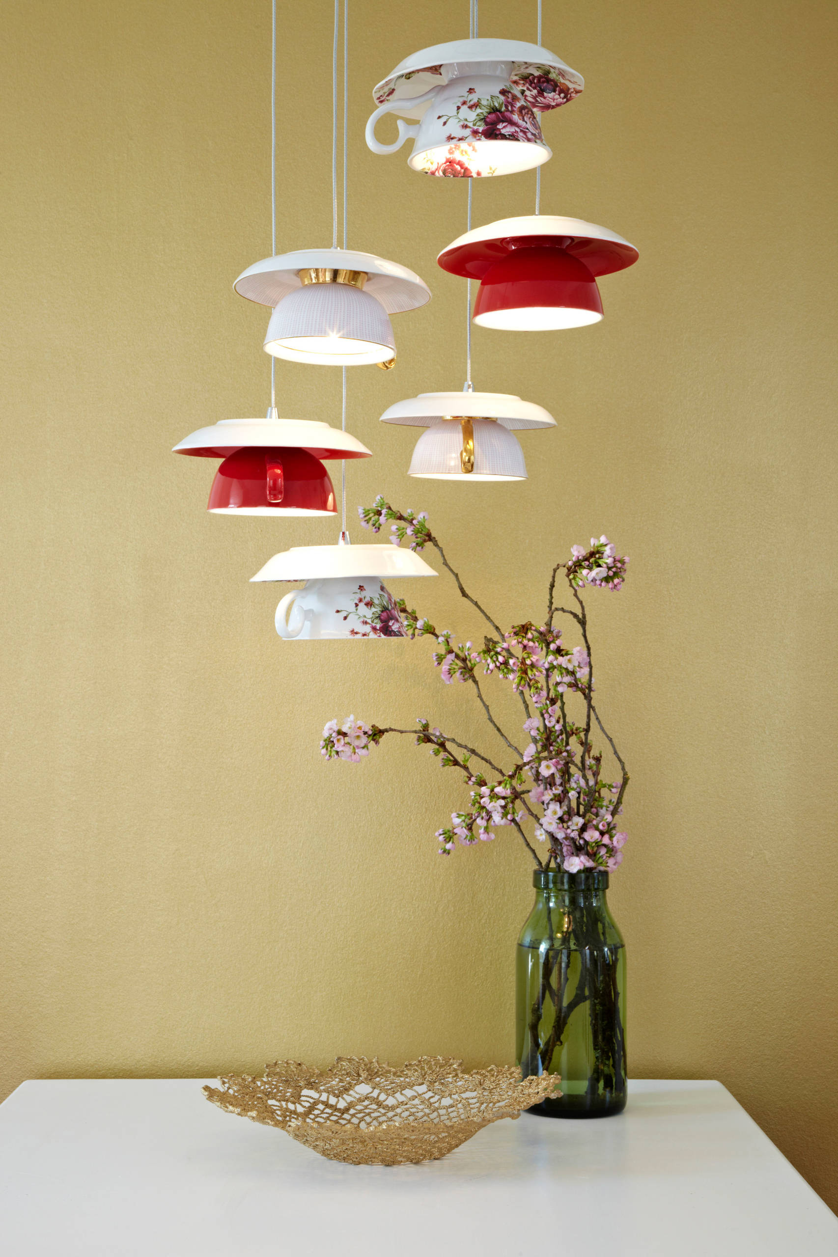 На блюдечке с каемочкой: 12 идей нестандартного применения посуды