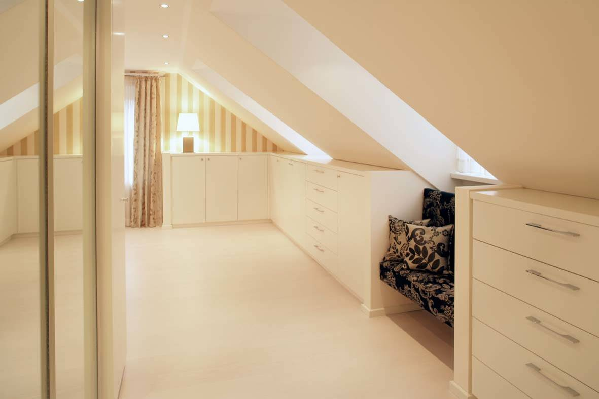 Курсы кройки жилья: Идеи нестандартного размещения гардеробной комнаты