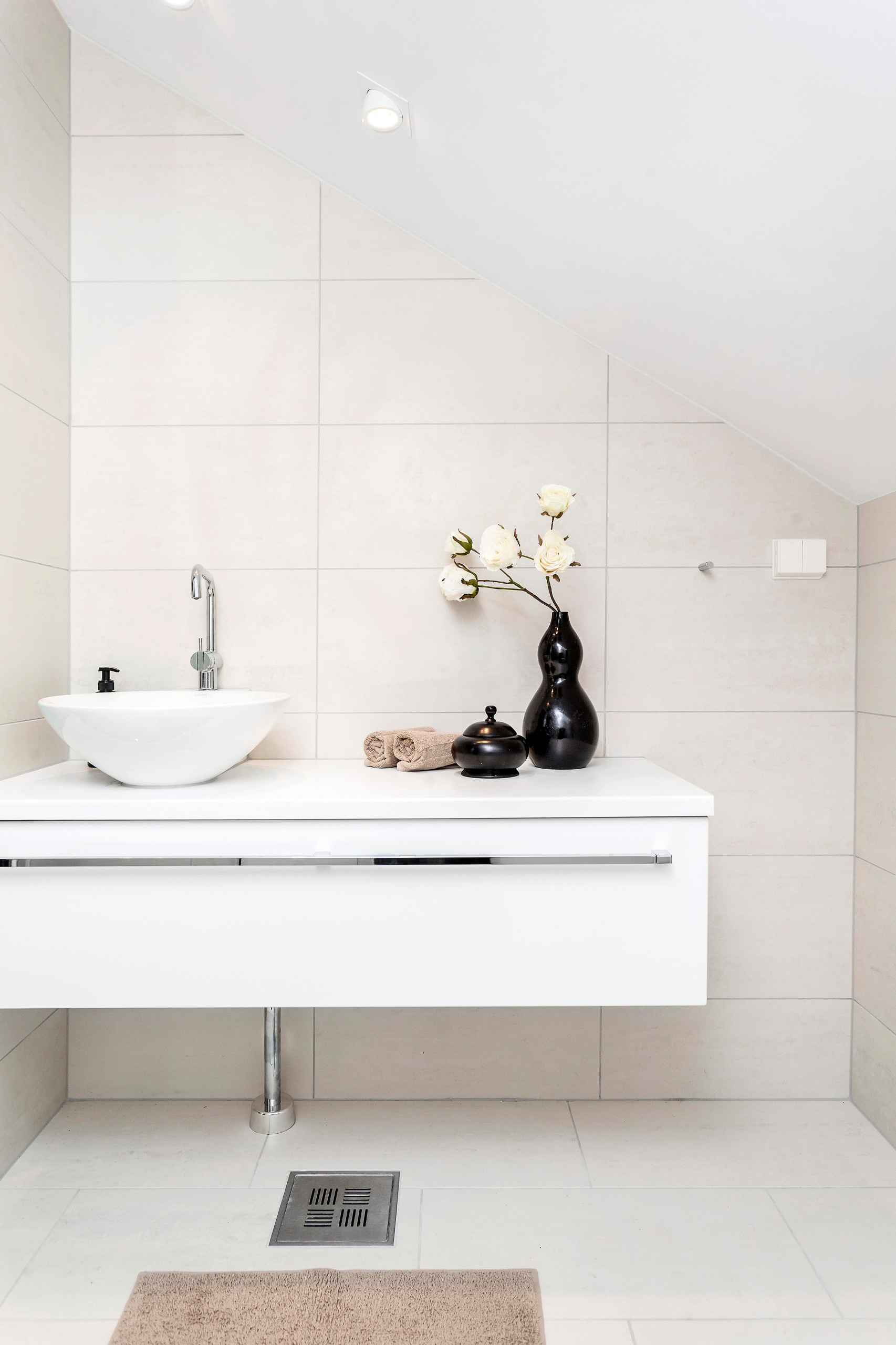 Больше не нужно: Зеркало над раковиной