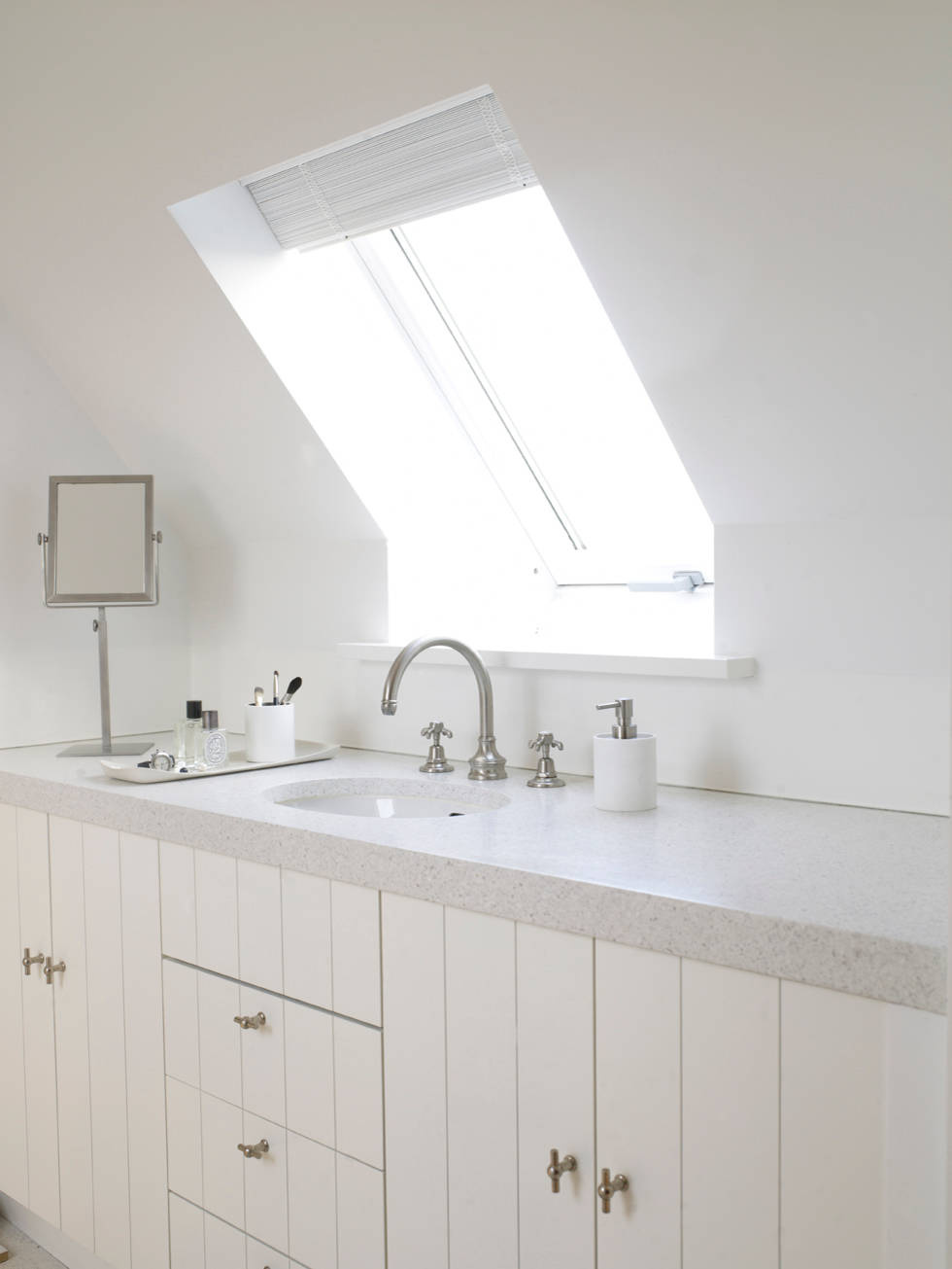 Больше не нужно: Зеркало над раковиной