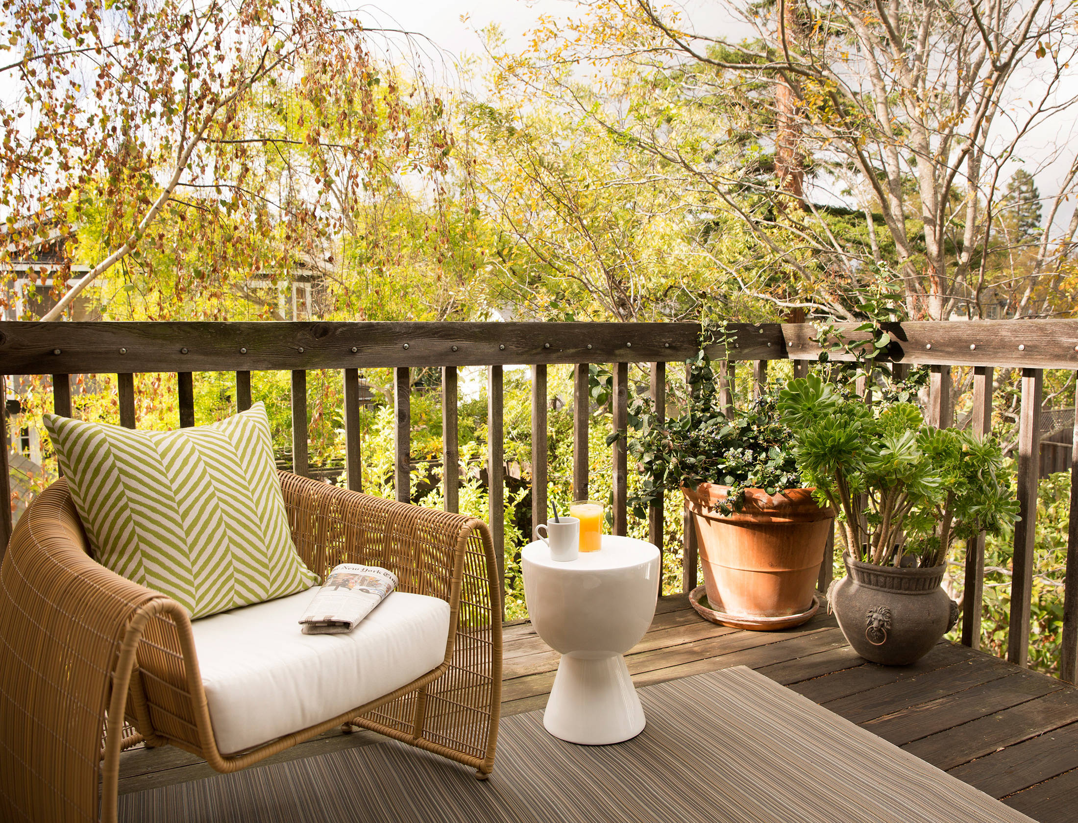 Просто фото: Осенние балконы из разных стран — 25 вариантов