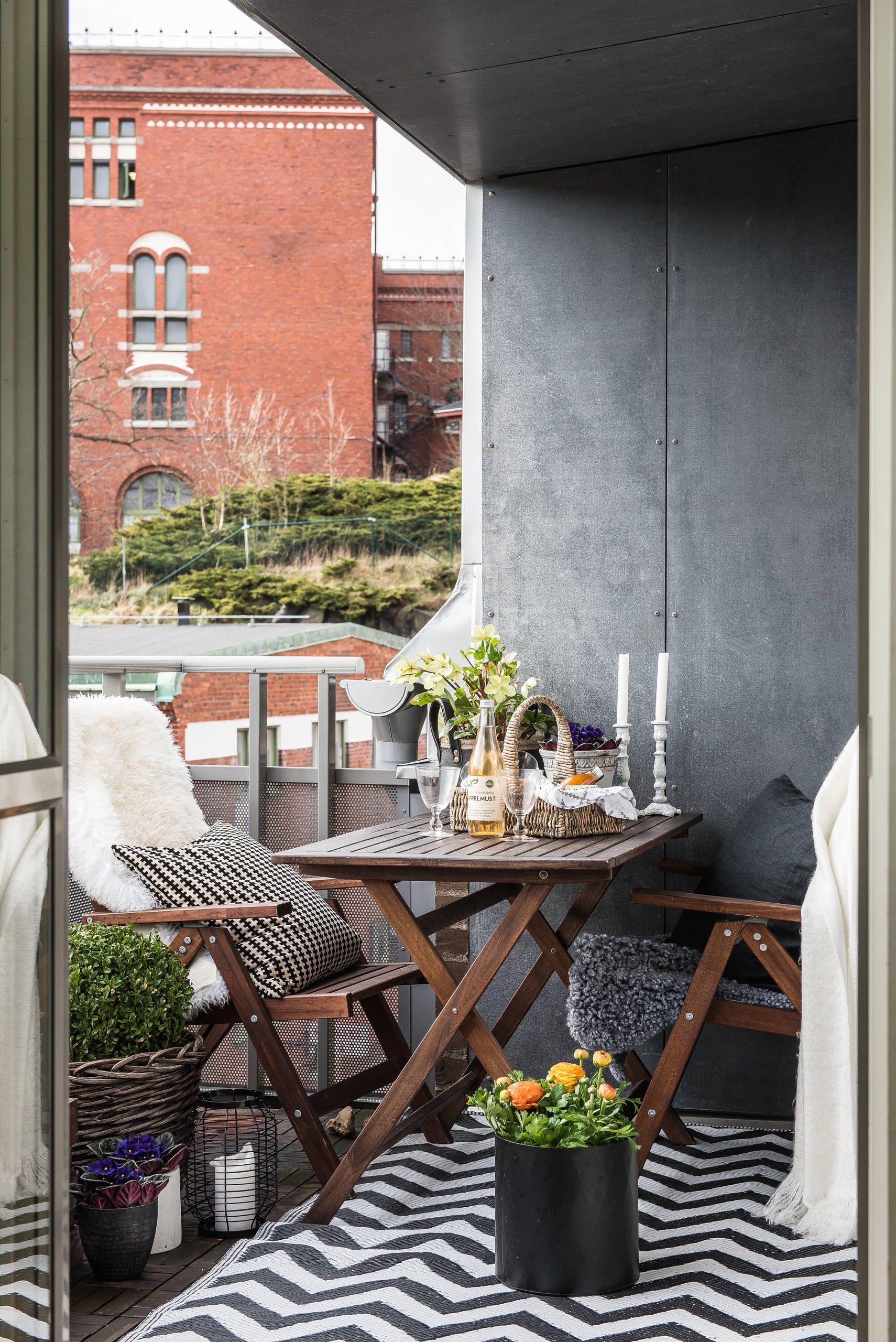 Просто фото: 30 идей для отделки балкона