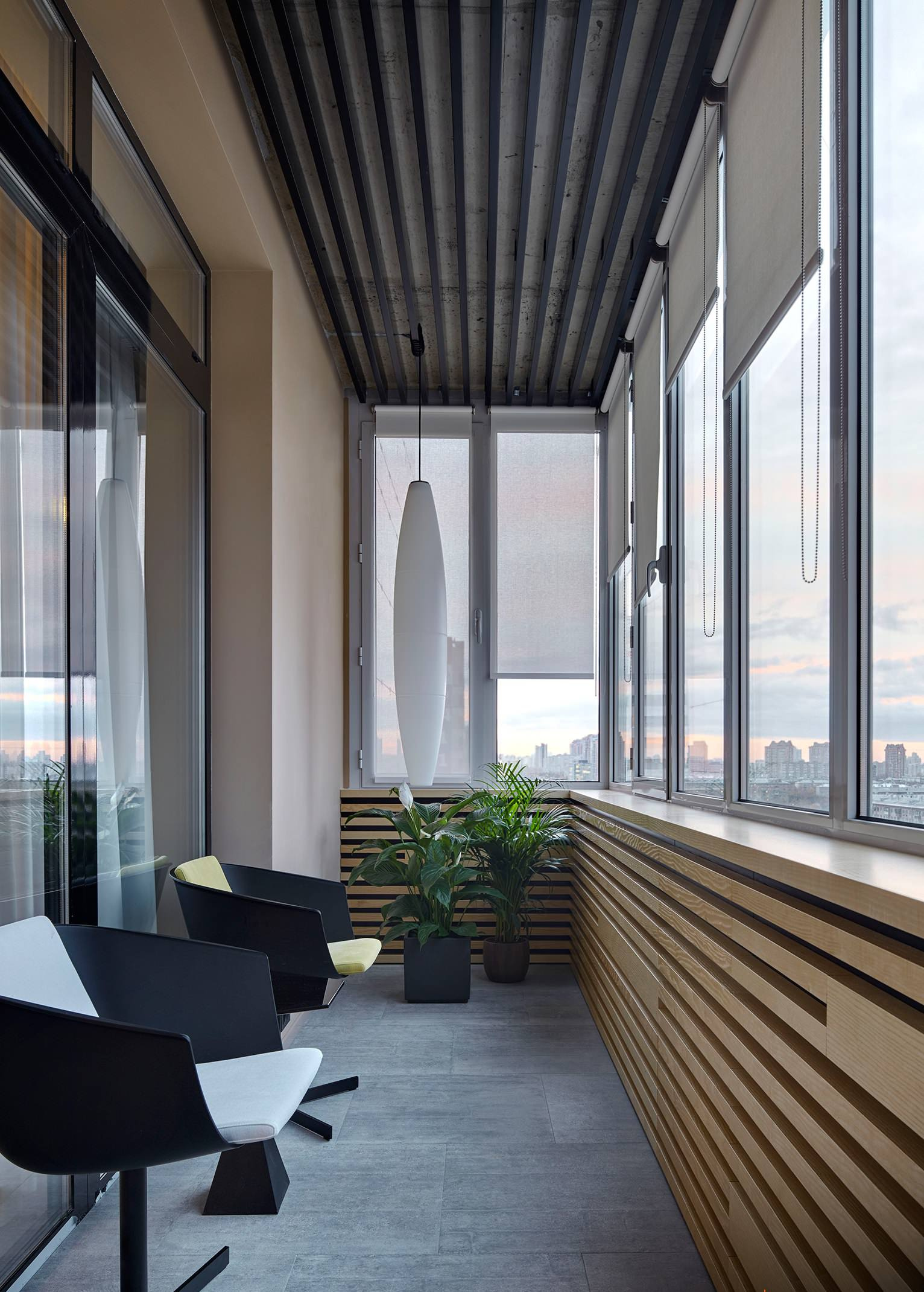 Houzz тур: Современный интерьер с авторской мебелью