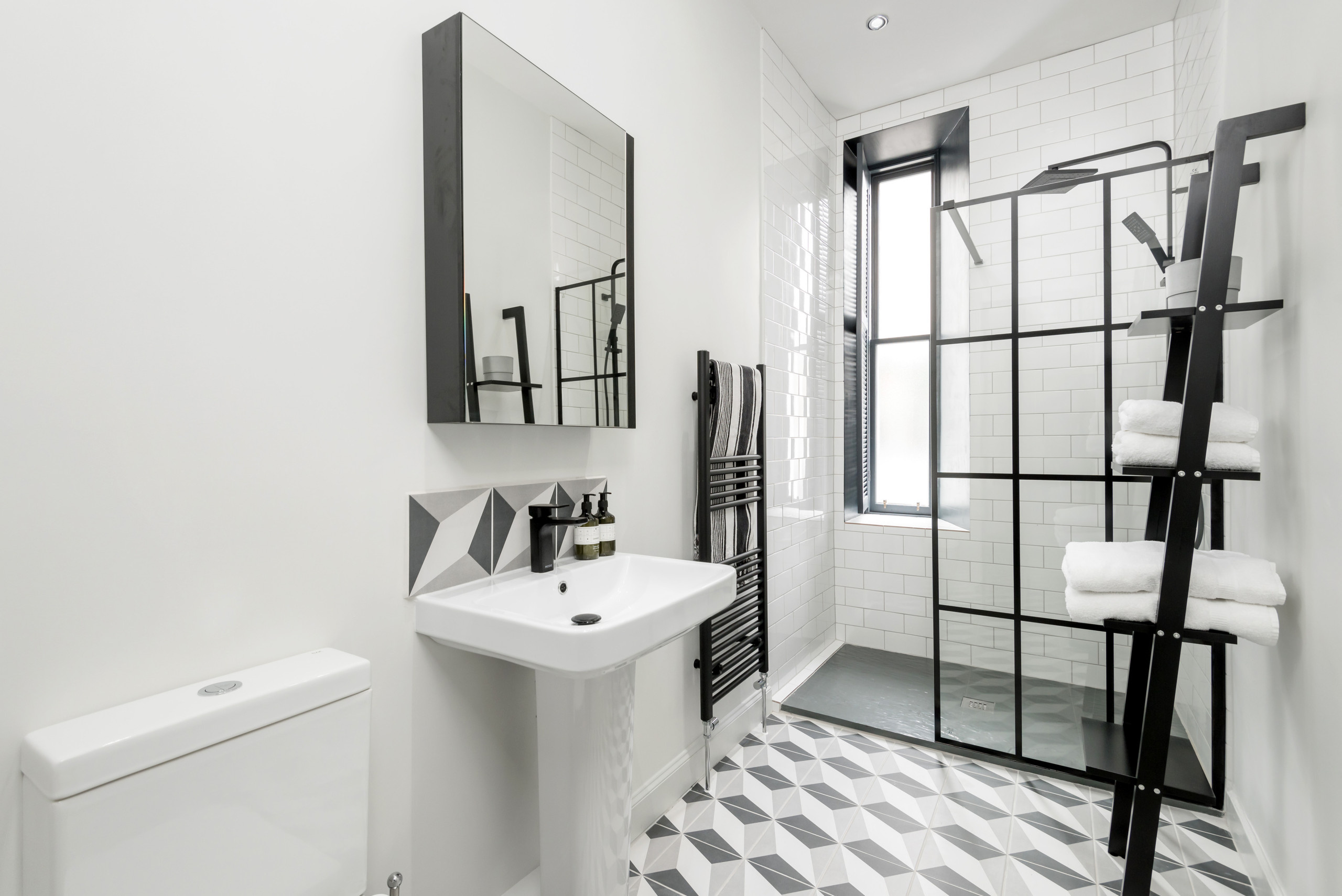 Просто фото: 18 фартуков для ванной комнаты