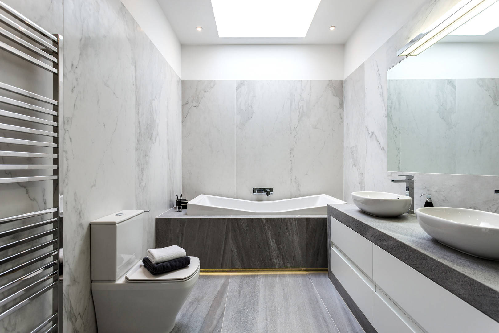 Экраны: Как рационально использовать пространство под ванной