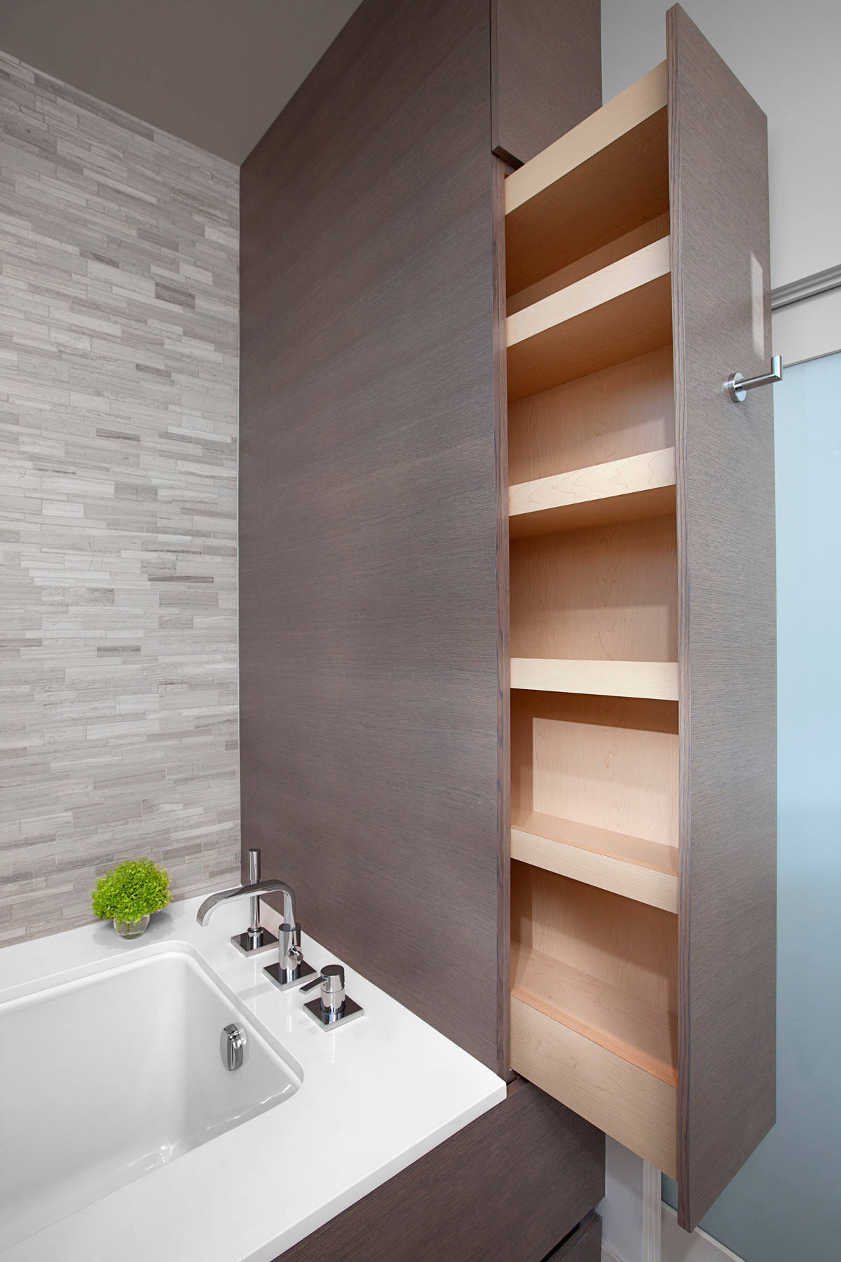 Просто фото: Хранение в маленьком санузле — 29 примеров