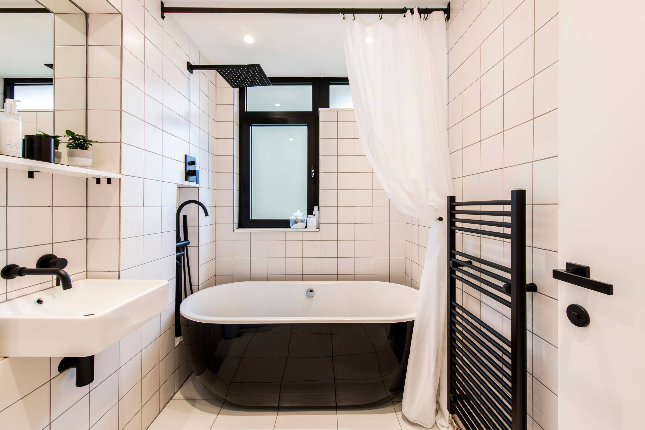 В тренде: Квадратная плитка, уложенная сеткой