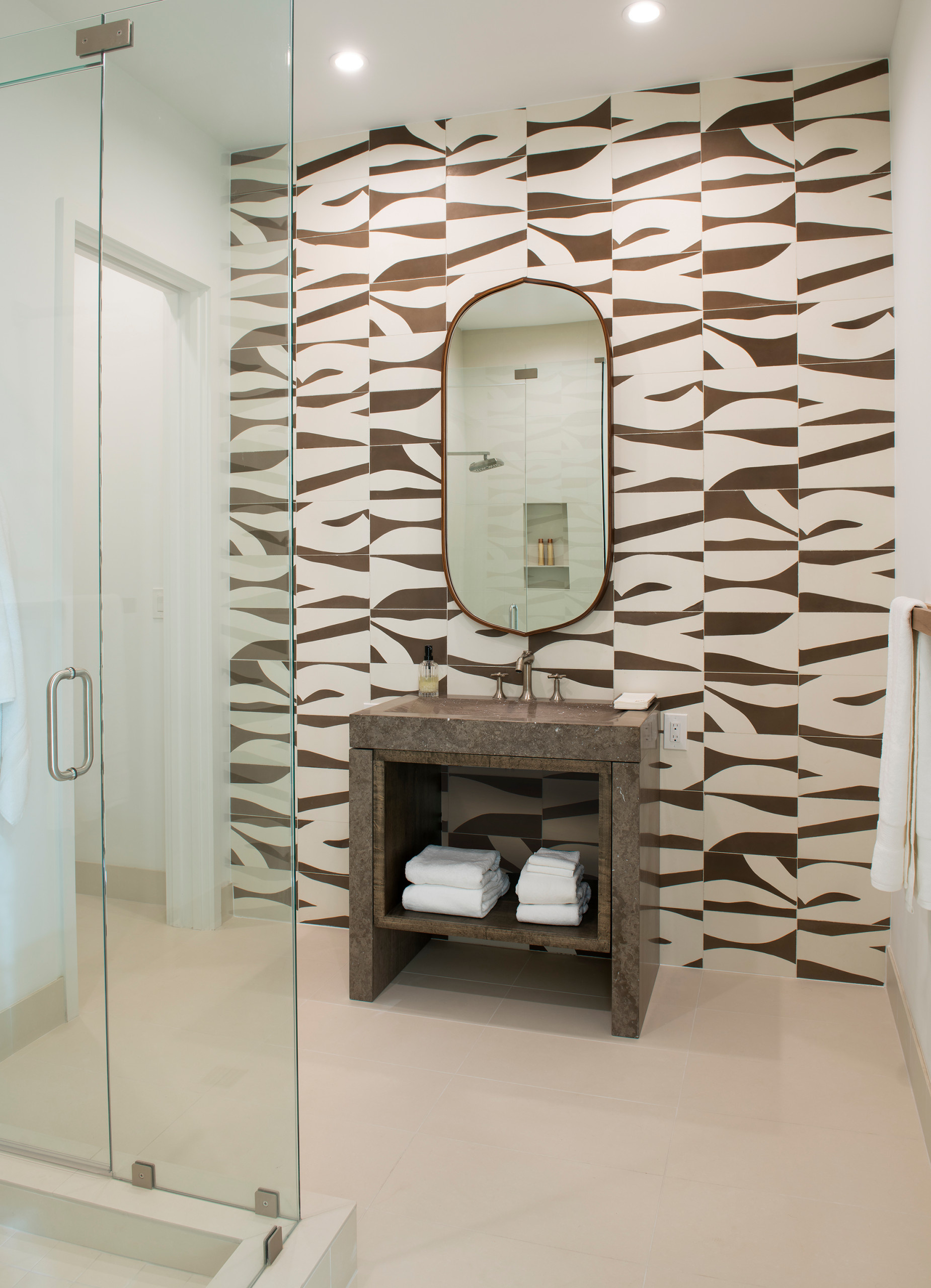 Просто фото: Хаоc и геометрия — в плитке