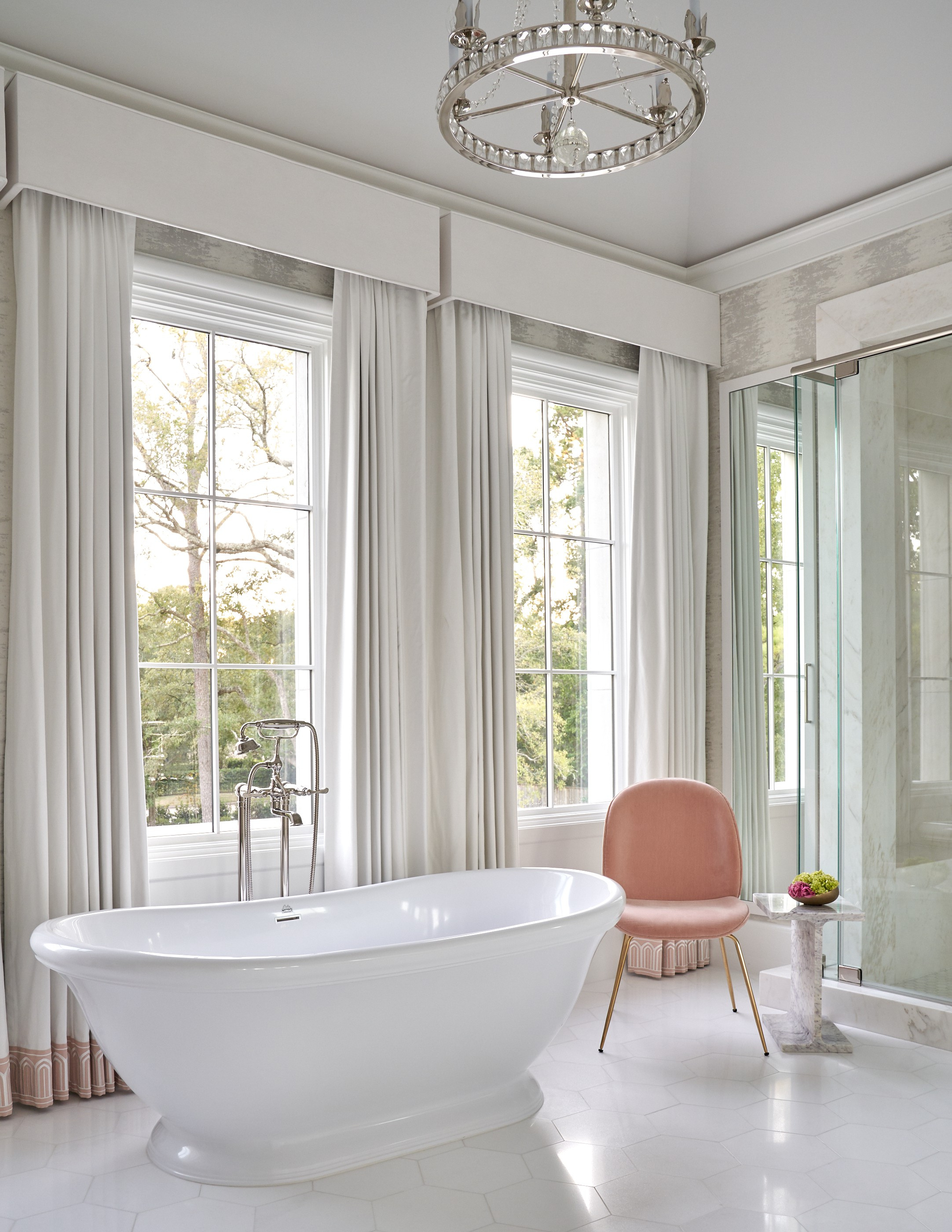 Как правильно: Подобрать модные шторы к интерьеру