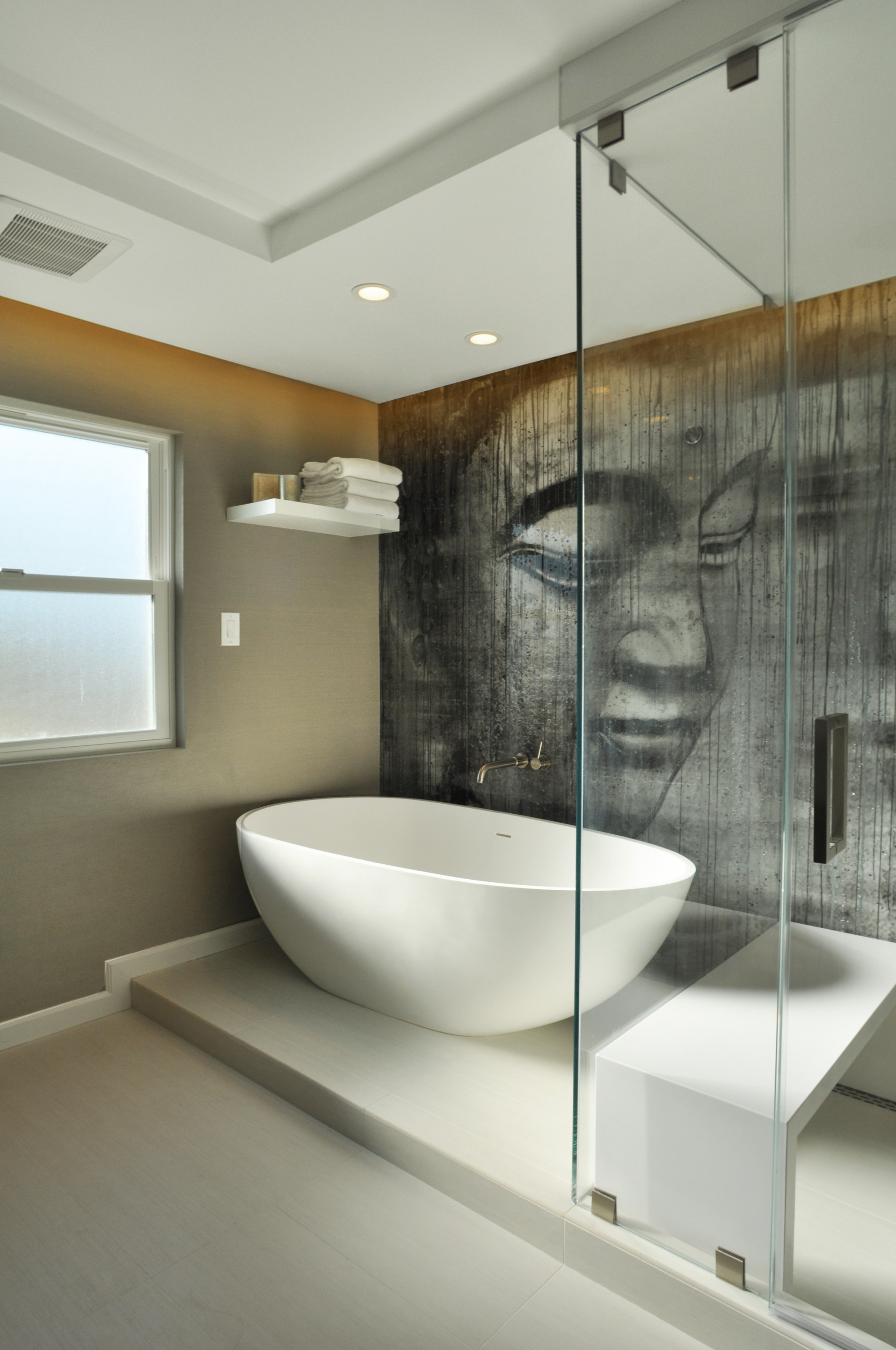 Фотоохоота: 91 идея для стены за душевой шторкой