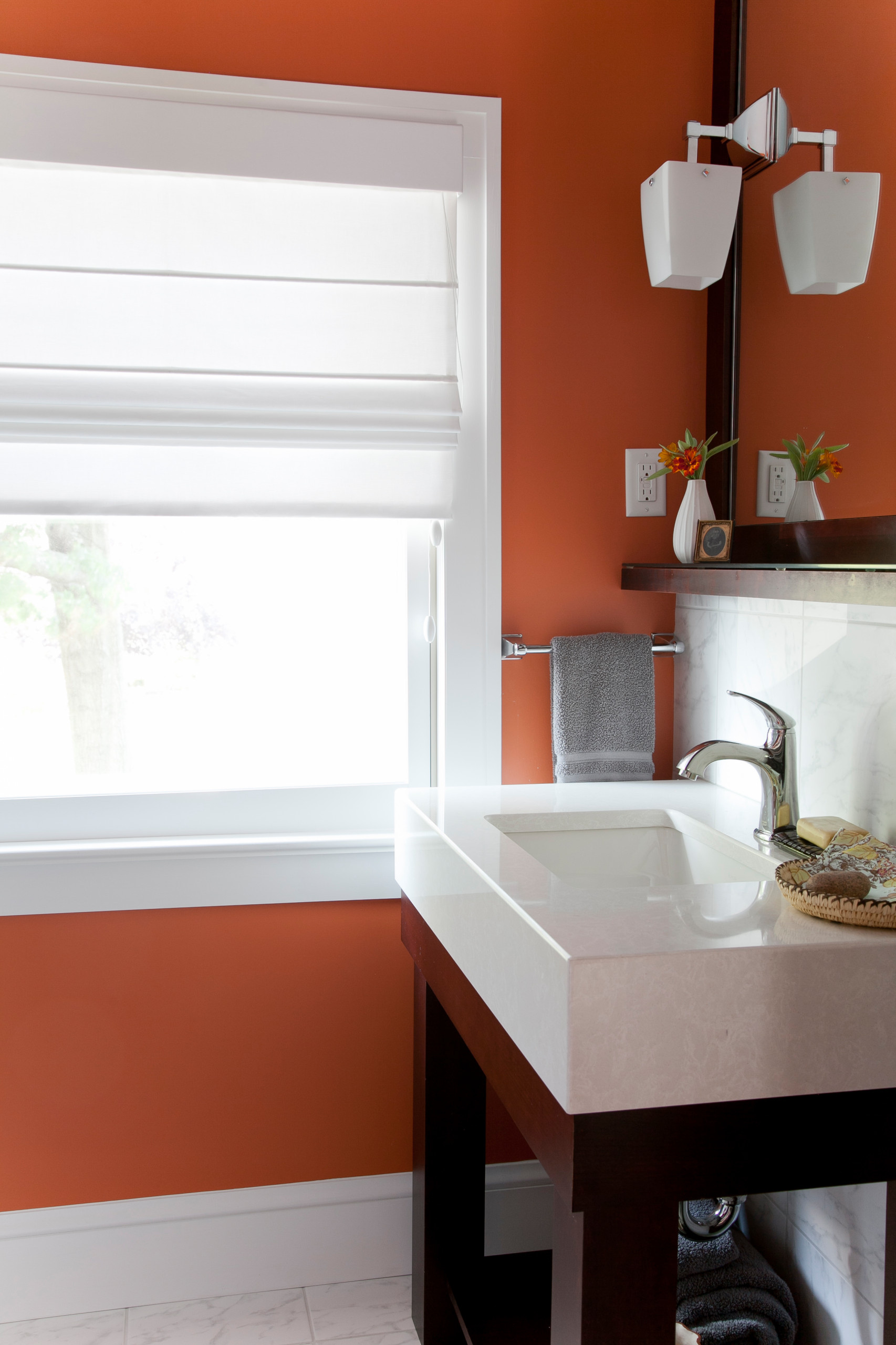 Цвета: Оттенки красного и розового, уместные в интерьере