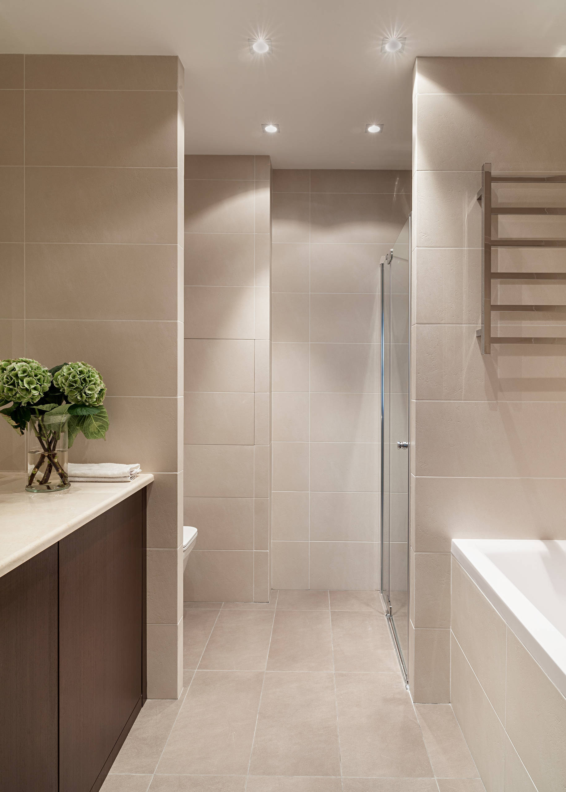 Houzz тур: Шоколадная стена и синий диван для вечера трудного дня