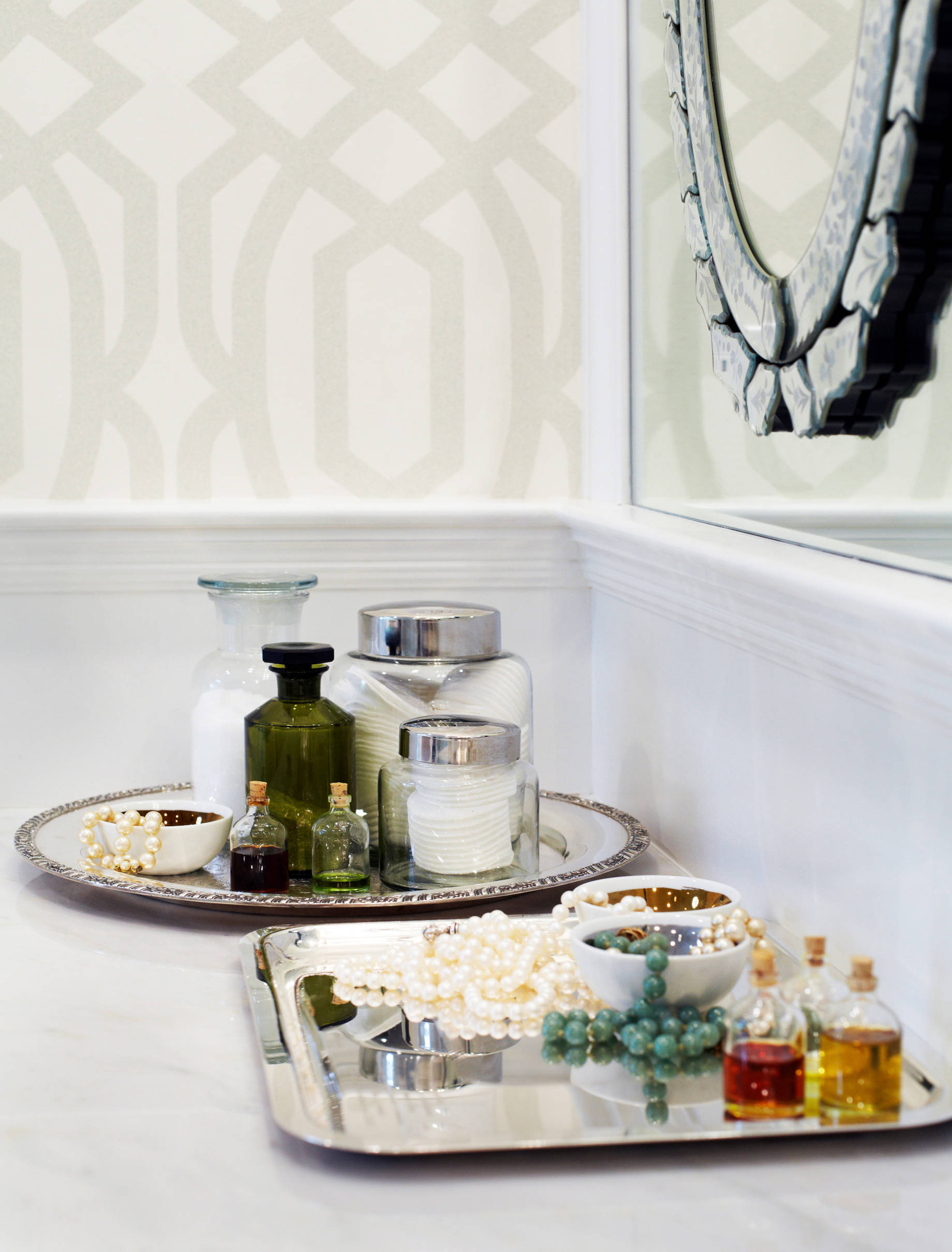 С серебряной ложкой: Как наслаждаться старинной посудой дольше