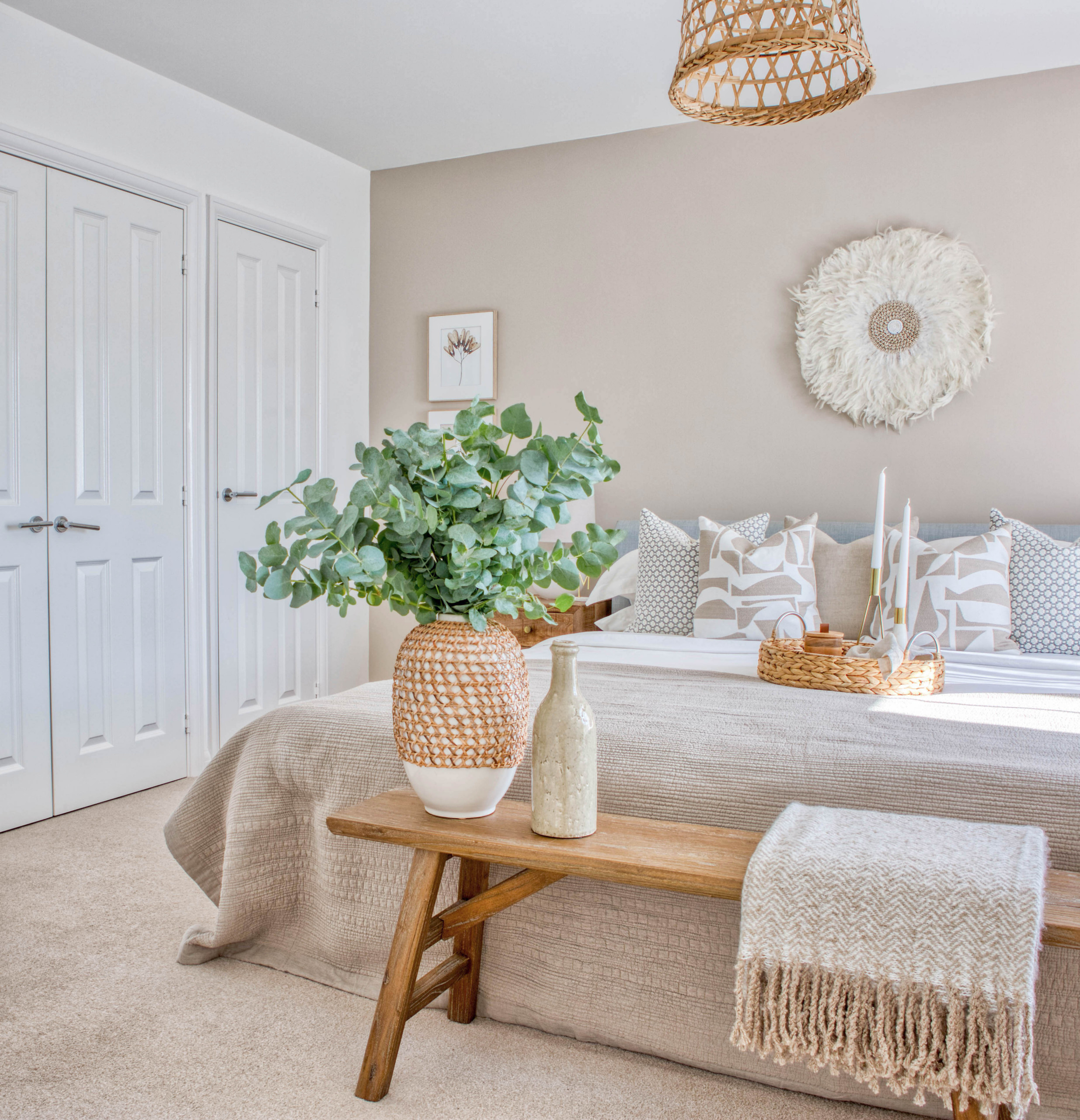 Вопрос: Чем работа стилиста отличается от работы декоратора