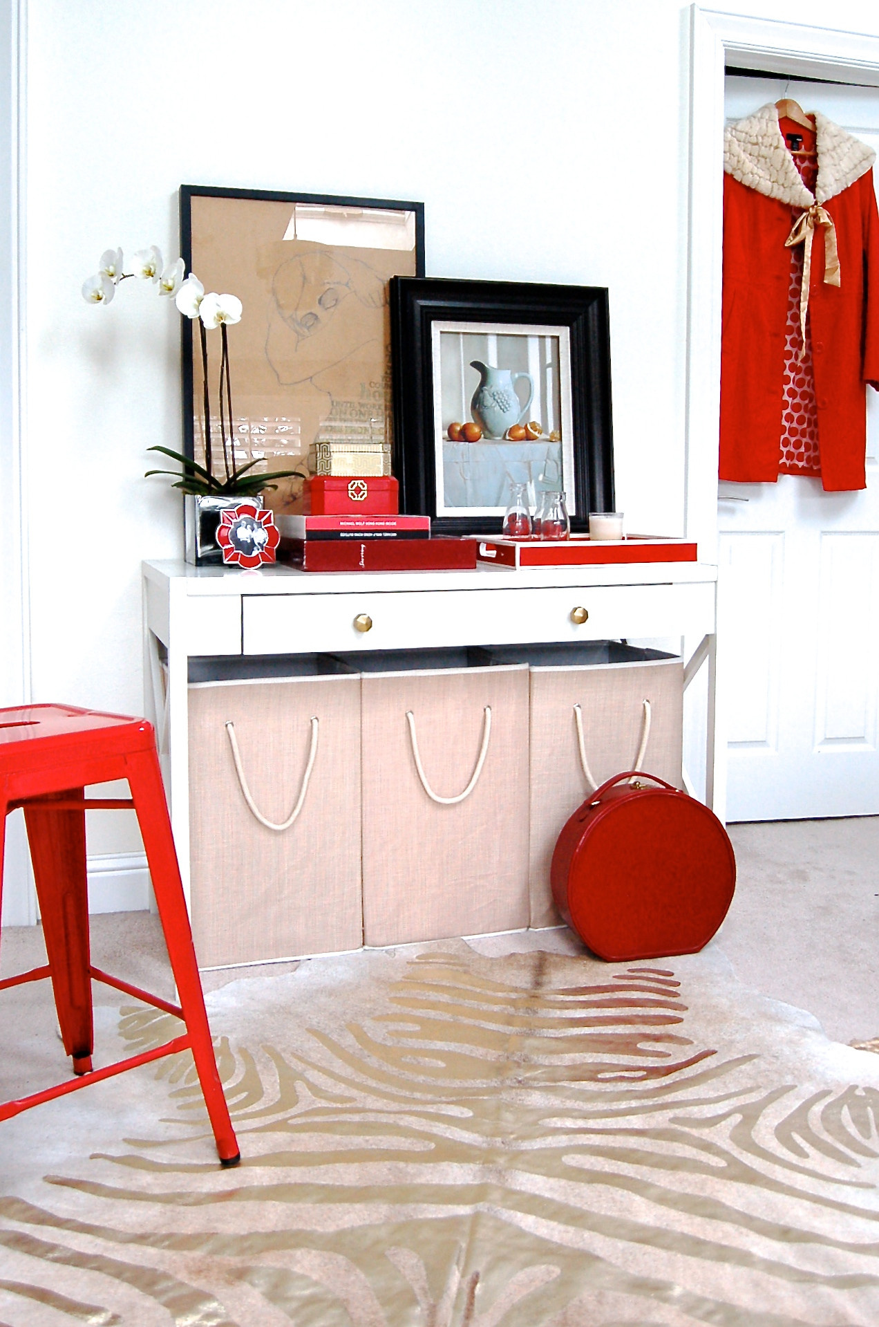 Красота напоказ: Яркие идеи хранения вещей для модниц и модников