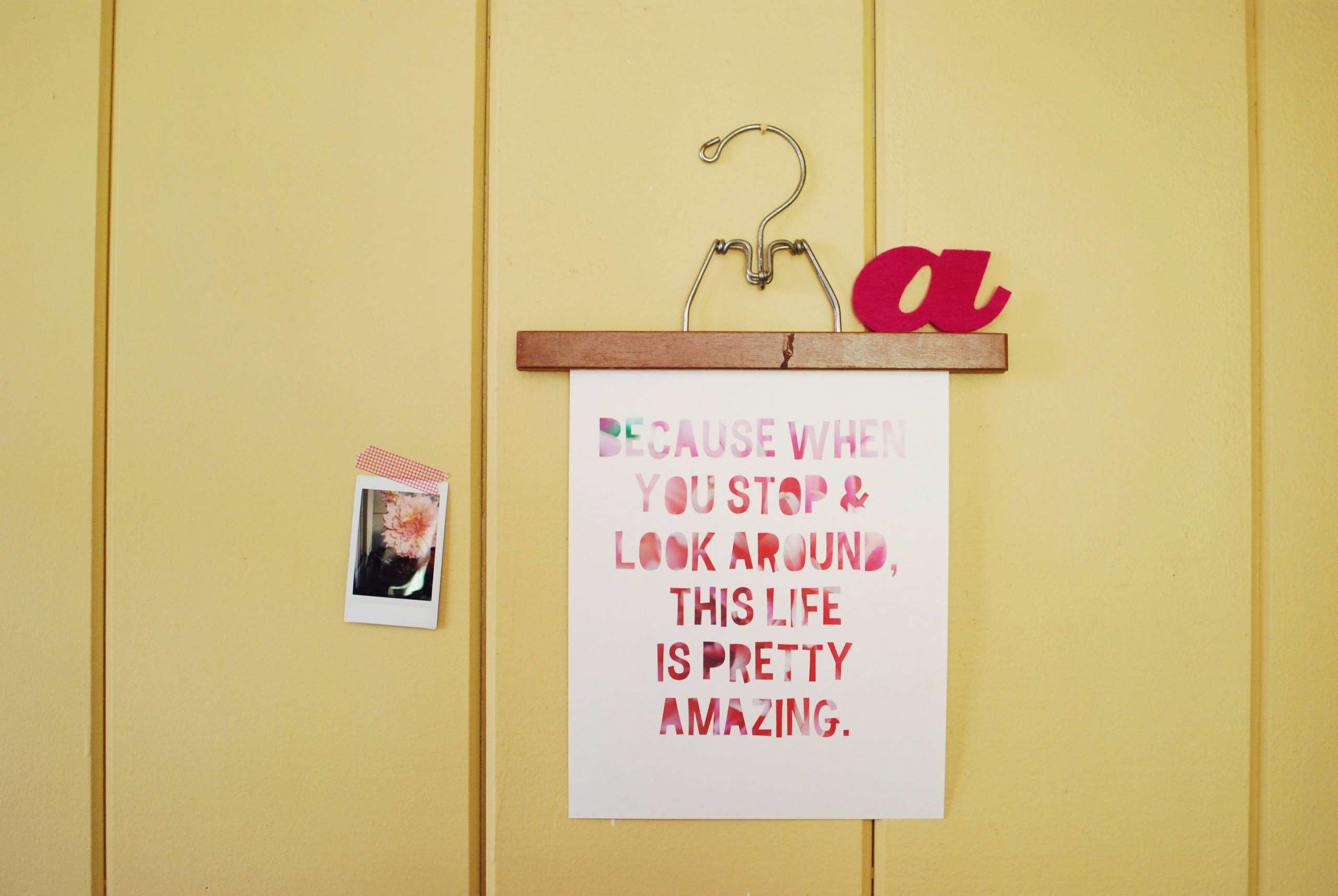 Посадить на крючок: Как сделать прихожую необычной и функциональной