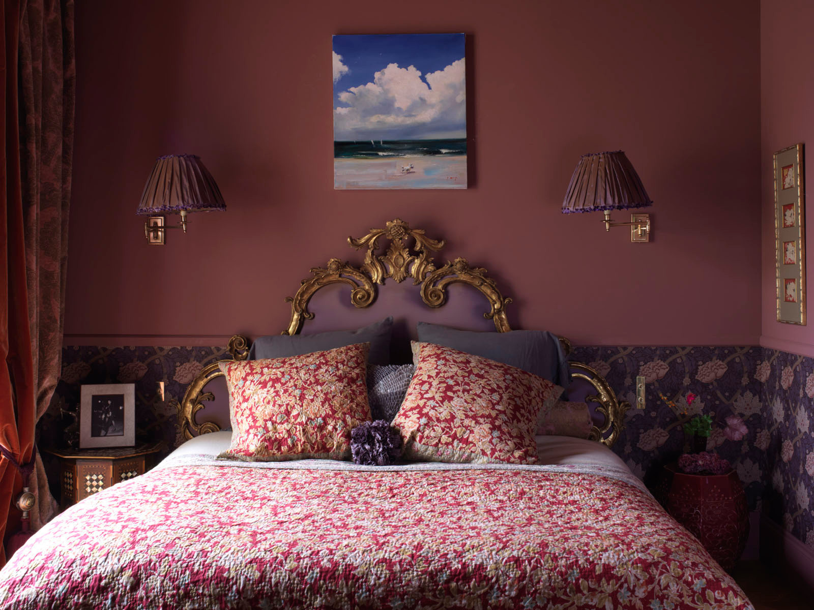 Дизайн-дебаты: Стоит ли клеить темные обои в маленькой квартире